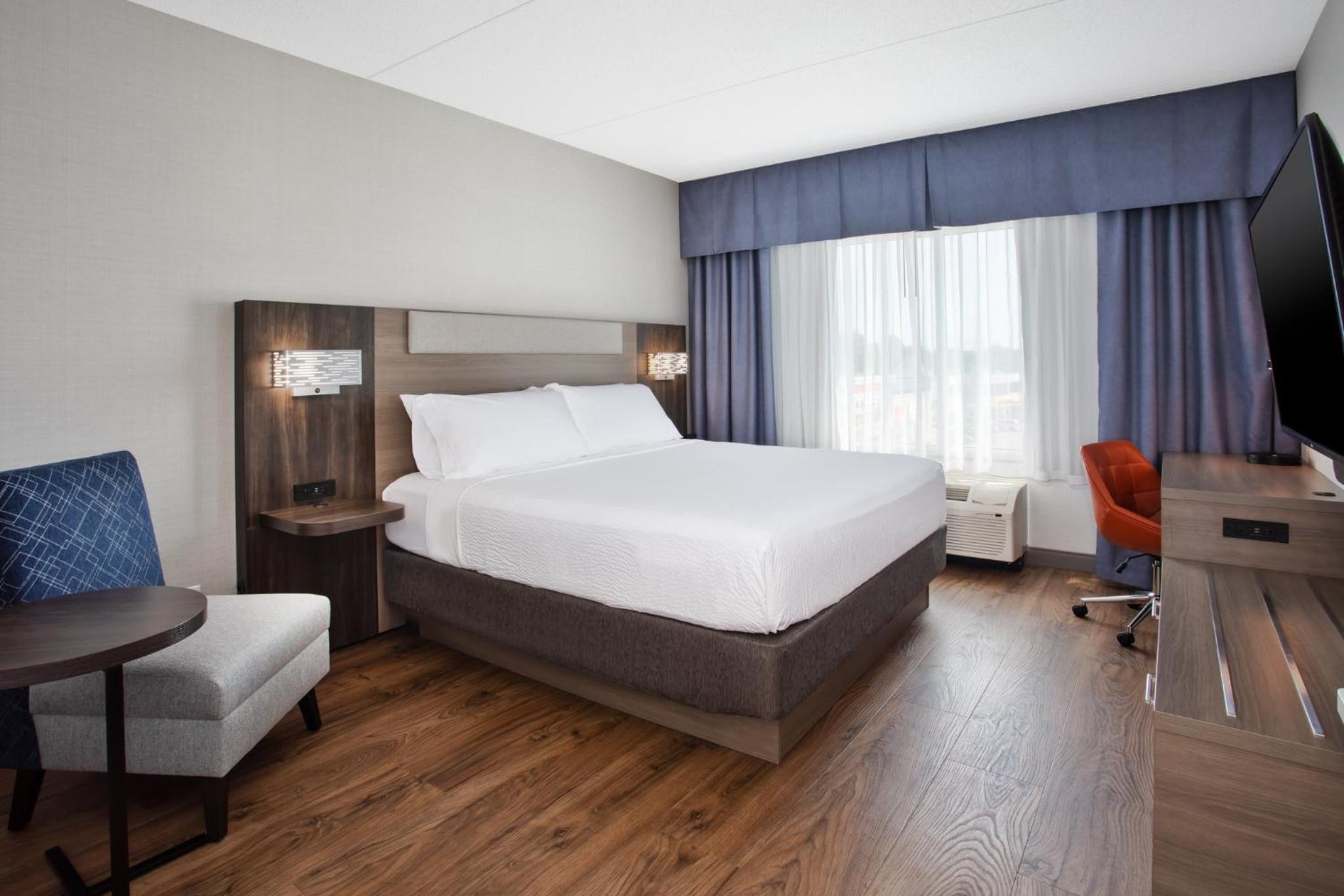 King Suite - Photo 2