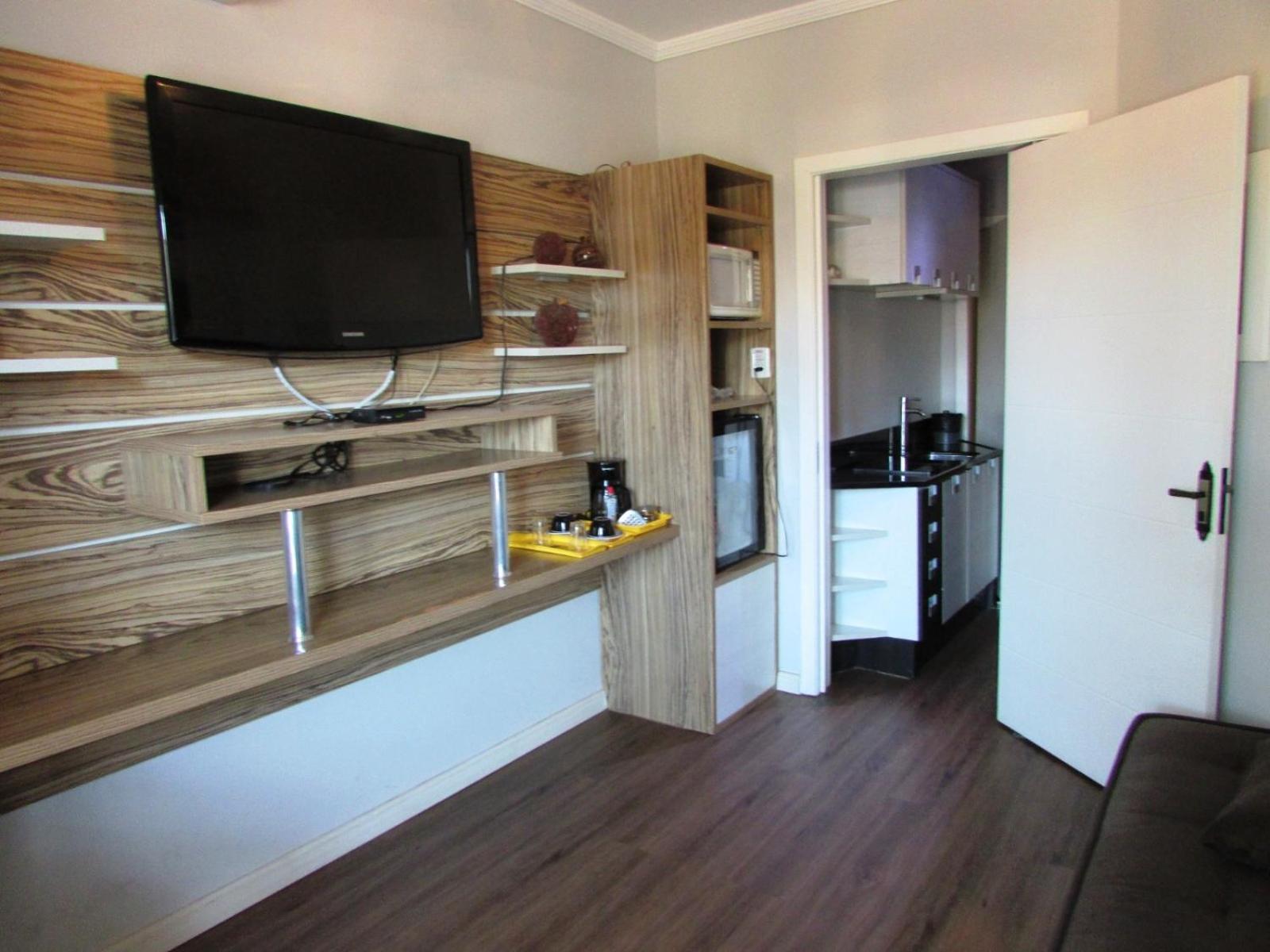 Suite with Hot Tub photo 3
