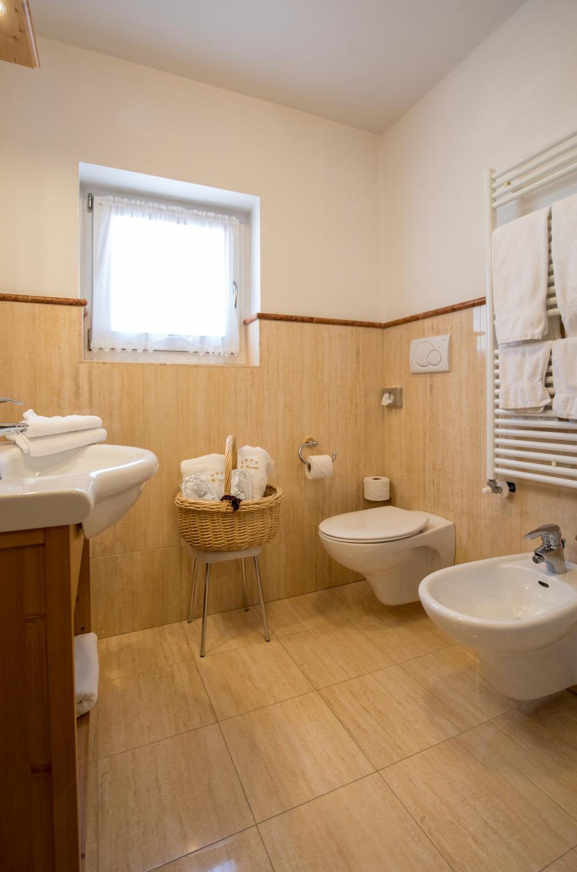 Double or Twin Room - Photo 8