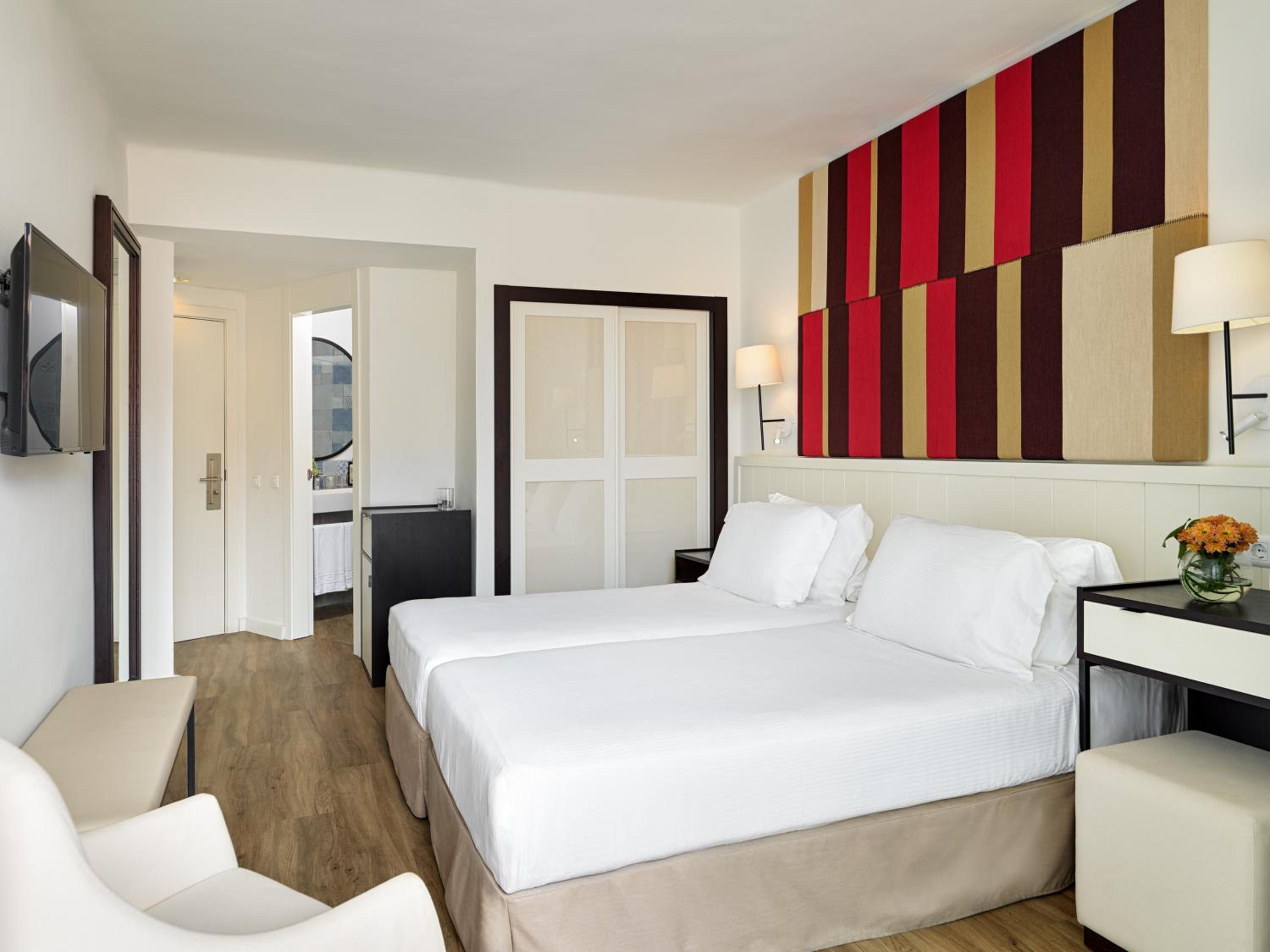 Double Room with Pool View - Photo 1