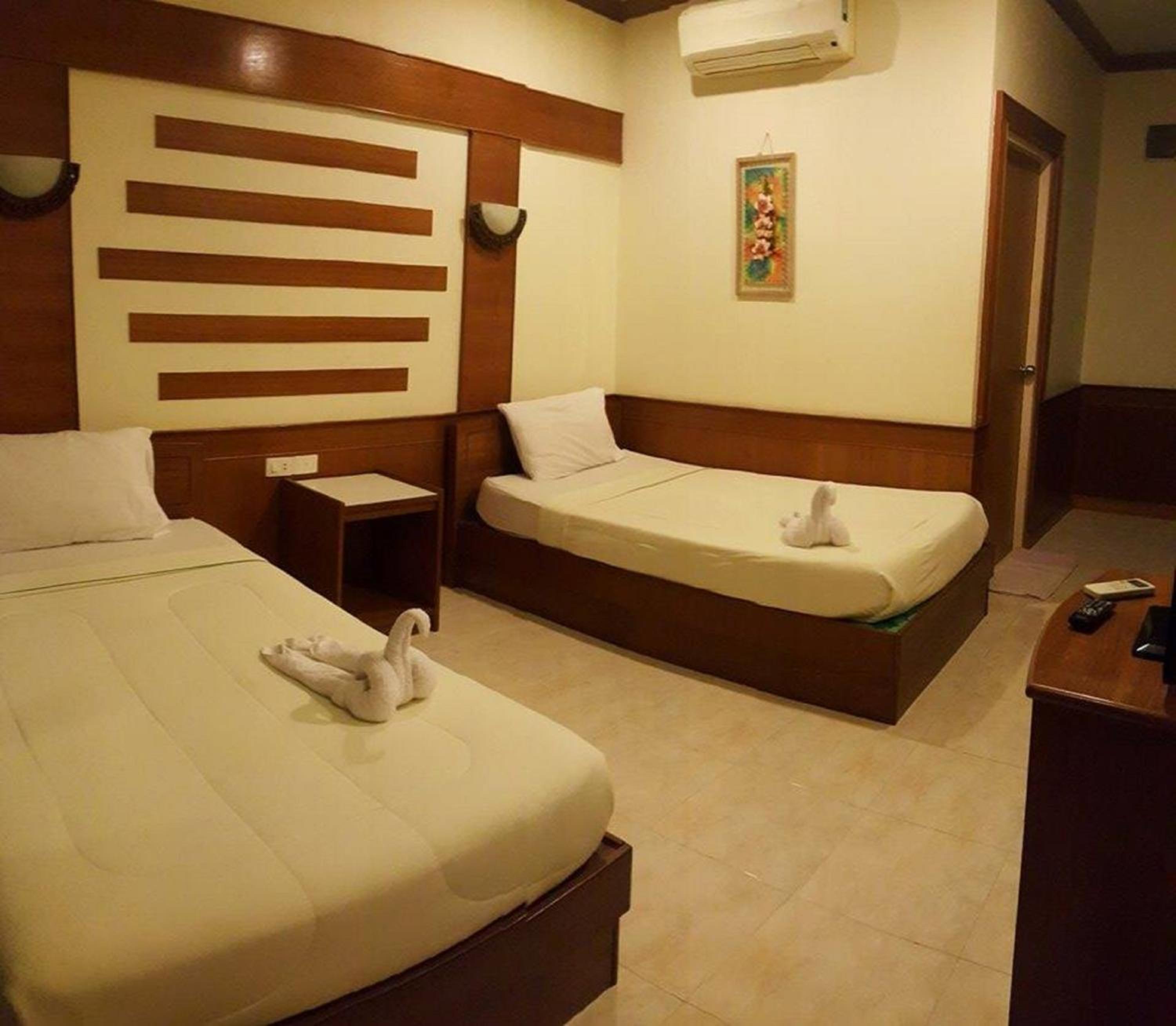 Superior Triple Room photo 2