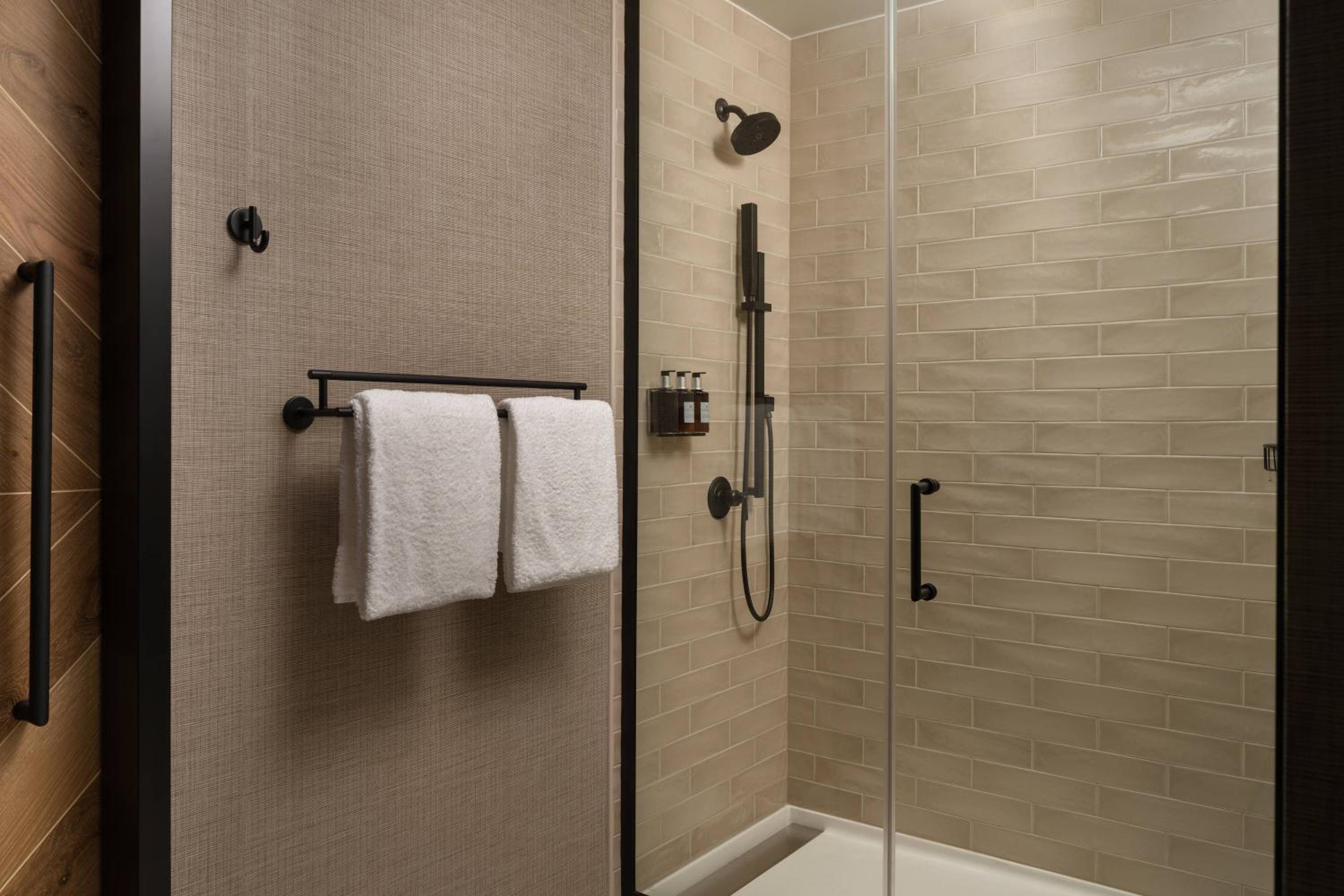 Guest Room, 1 King - Photo 7