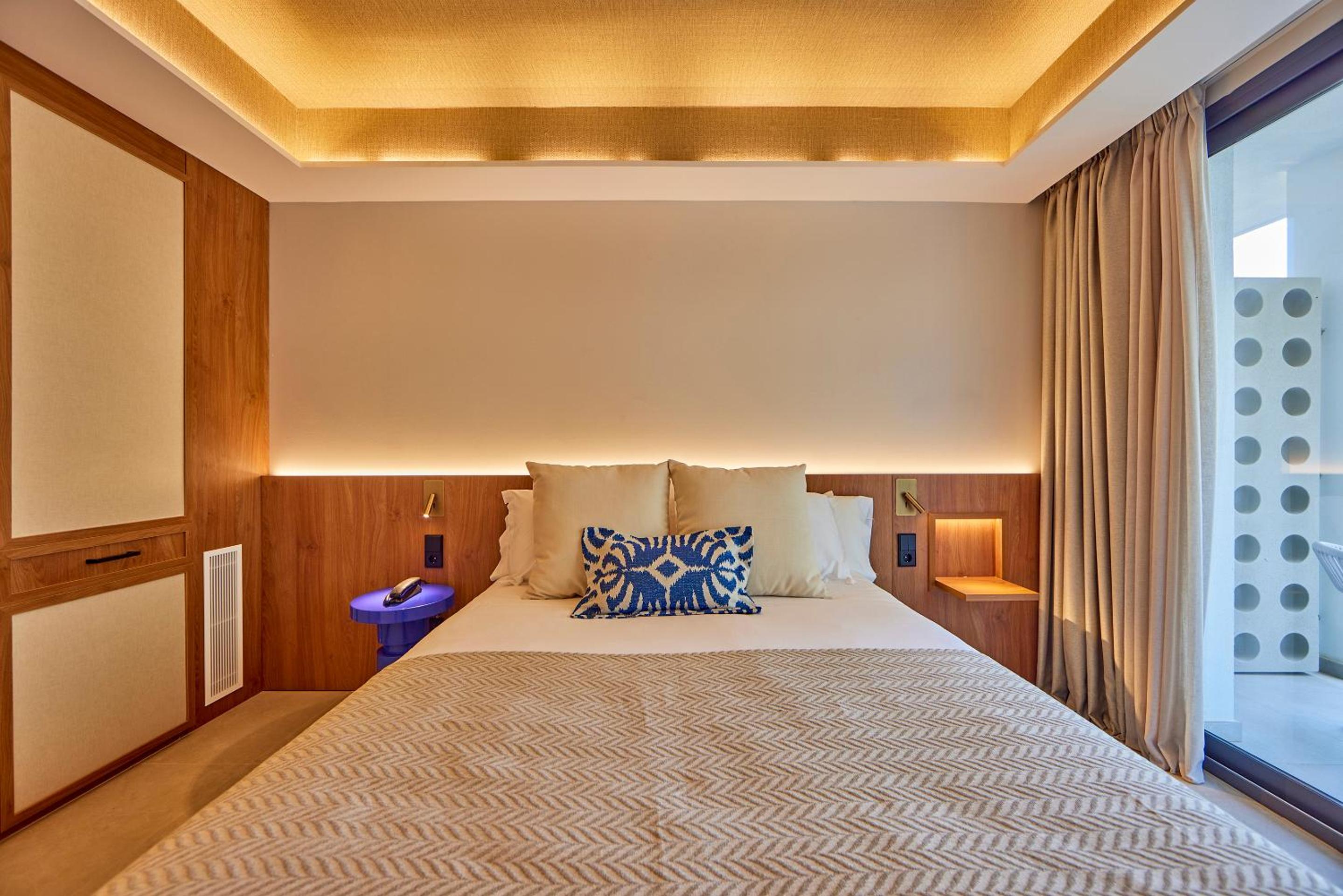 Single Room thumbnail 6