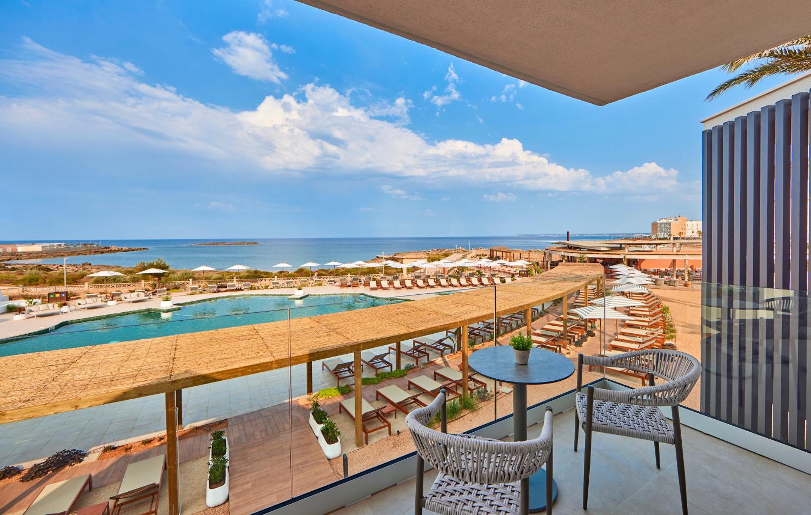 Suite with Sea View (2 Adults + 1 Child) thumbnail 5