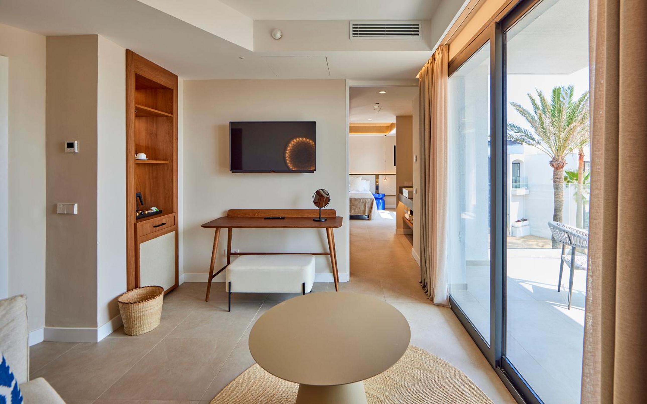 Suite with Sea View (2 Adults + 1 Child)