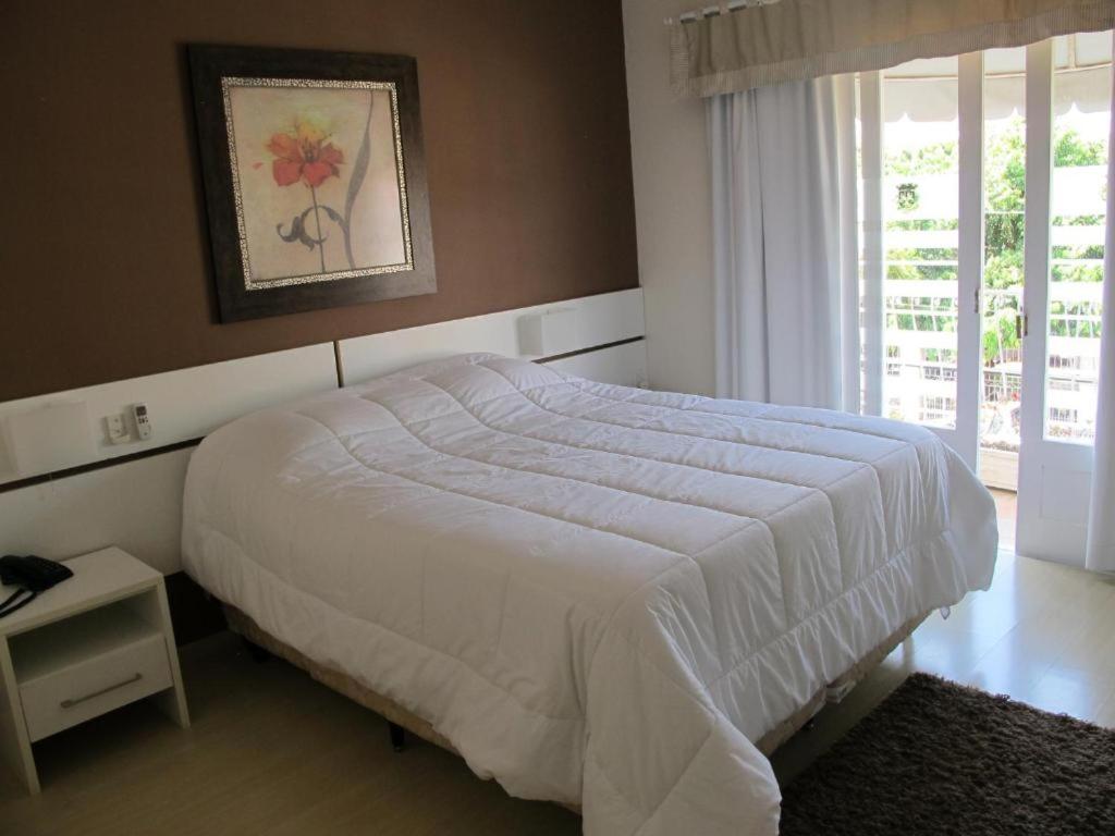 Queen Suite with Spa Bath photo 2
