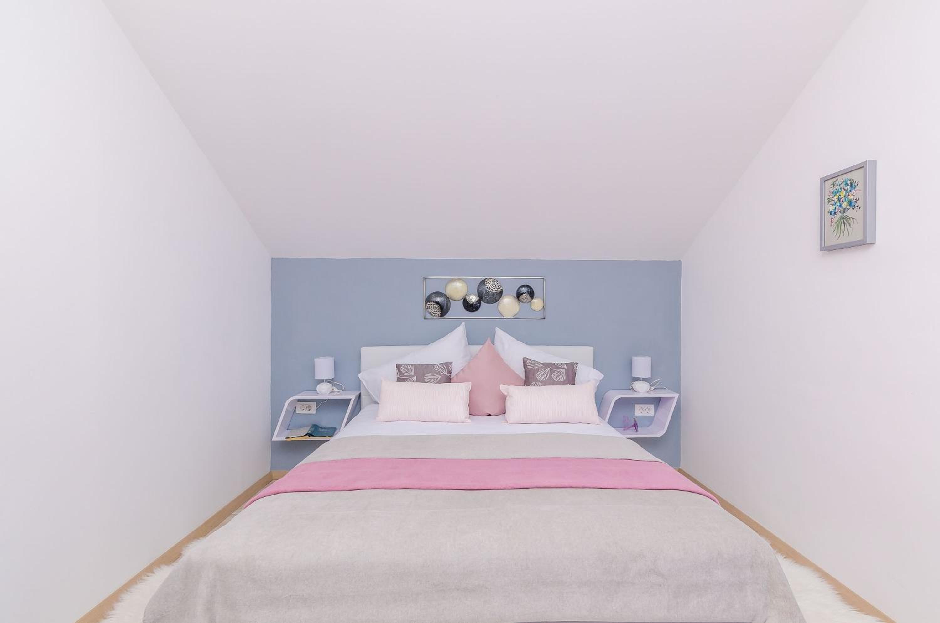 Comfort One Bedroom Apartment with Balcony