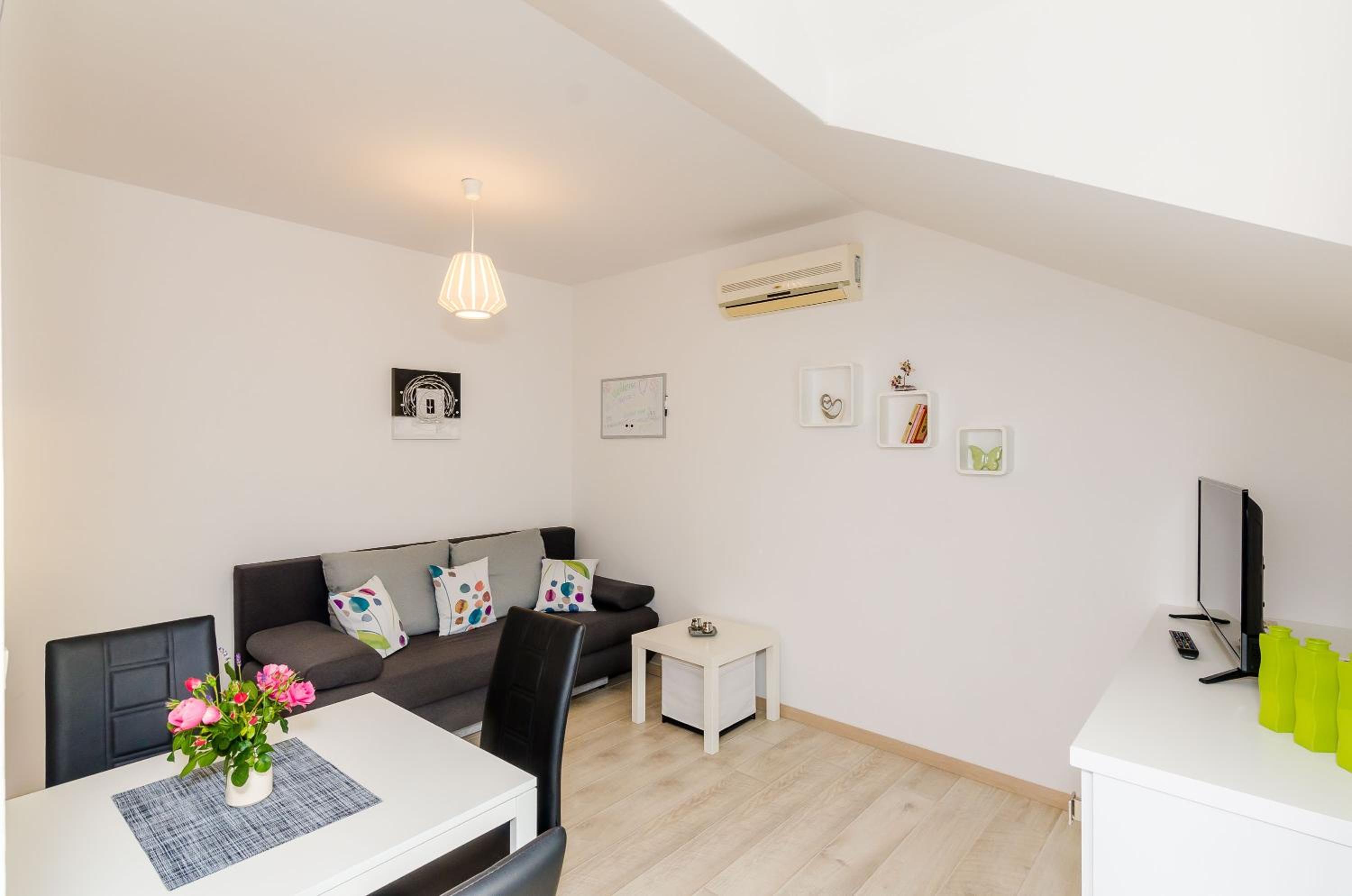 Standard One Bedroom Apartment with Balcony - Photo 1