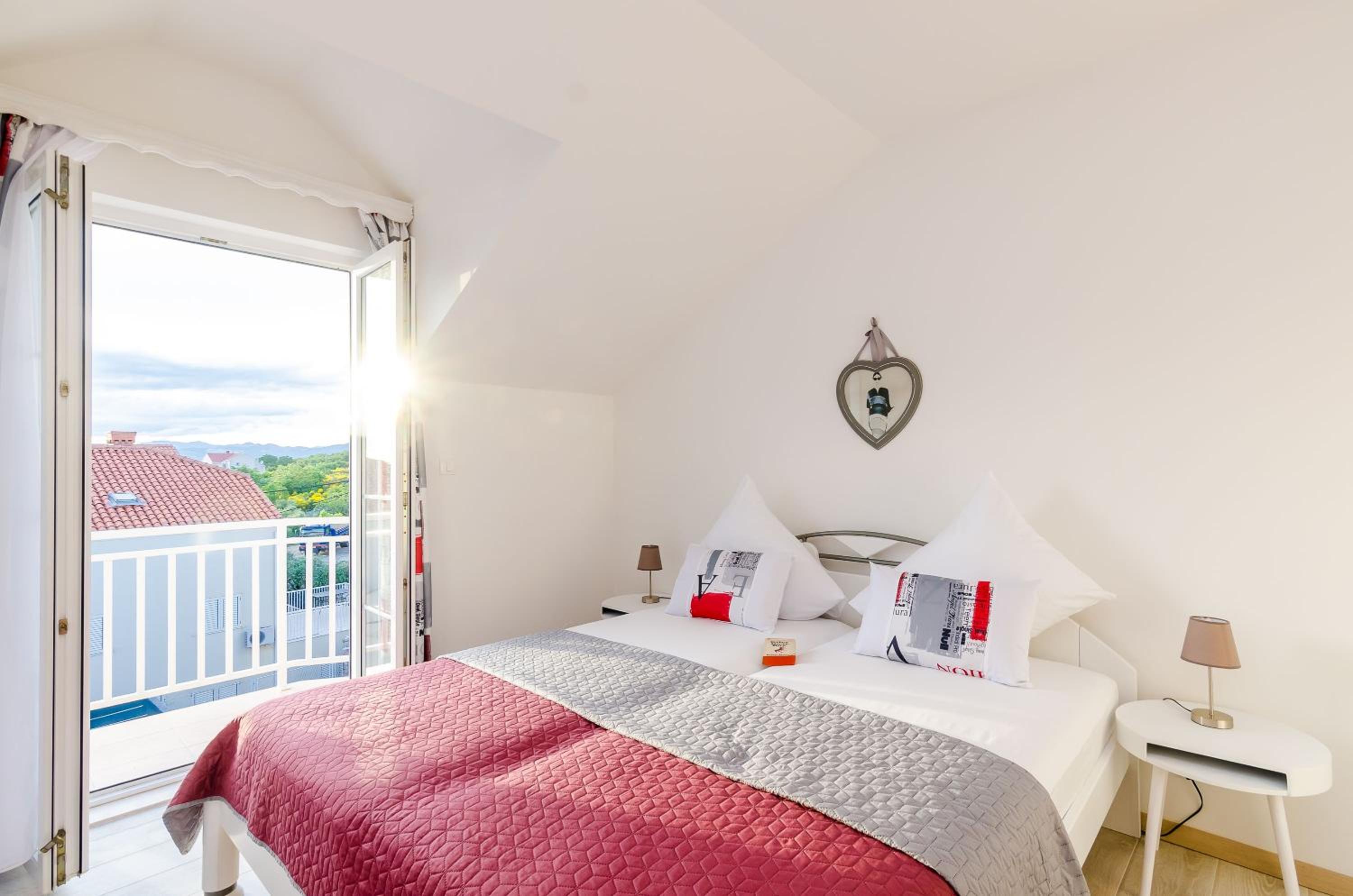 Standard One Bedroom Apartment with Balcony - Photo 21
