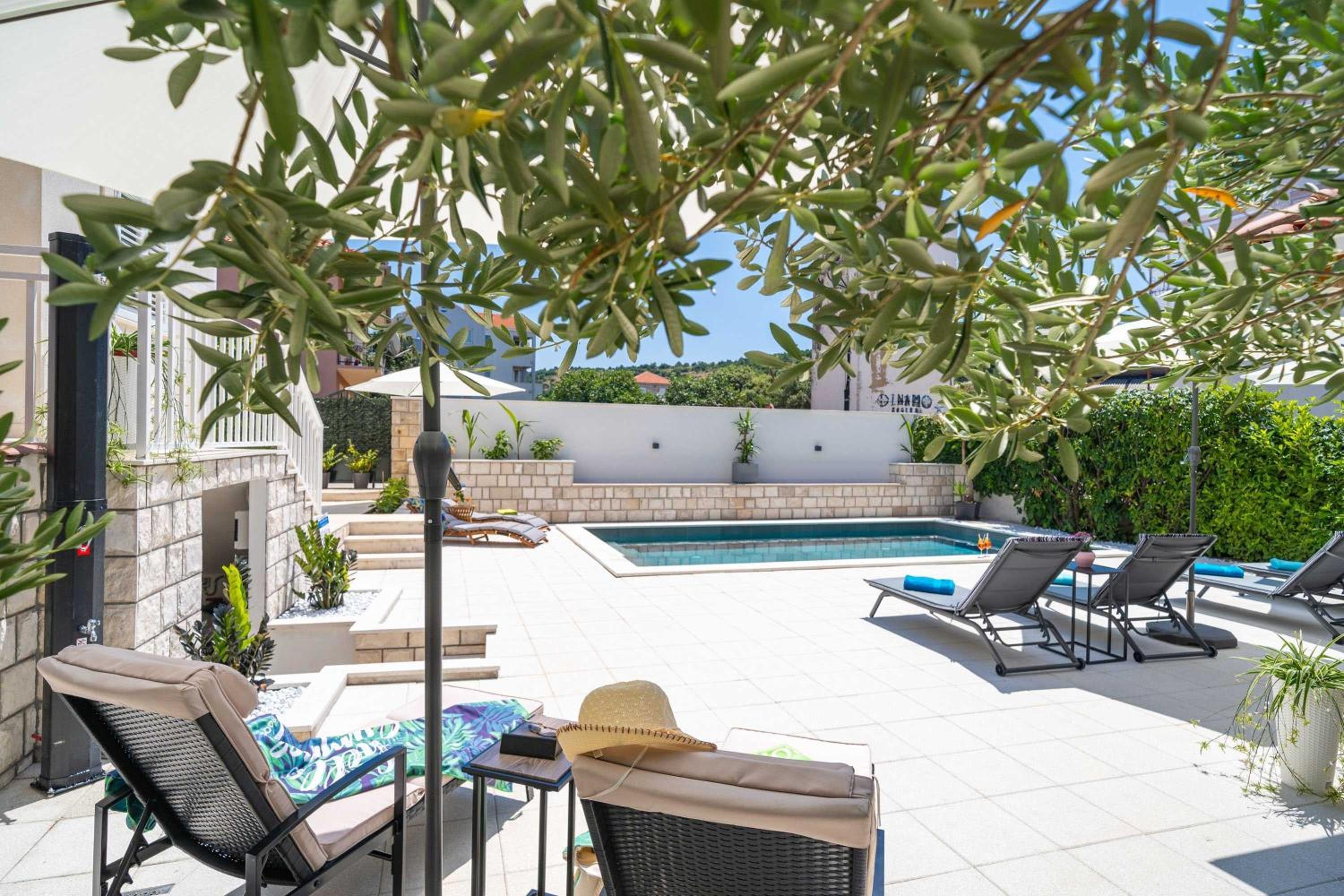 Standard One Bedroom Apartment with Balcony - Photo 10