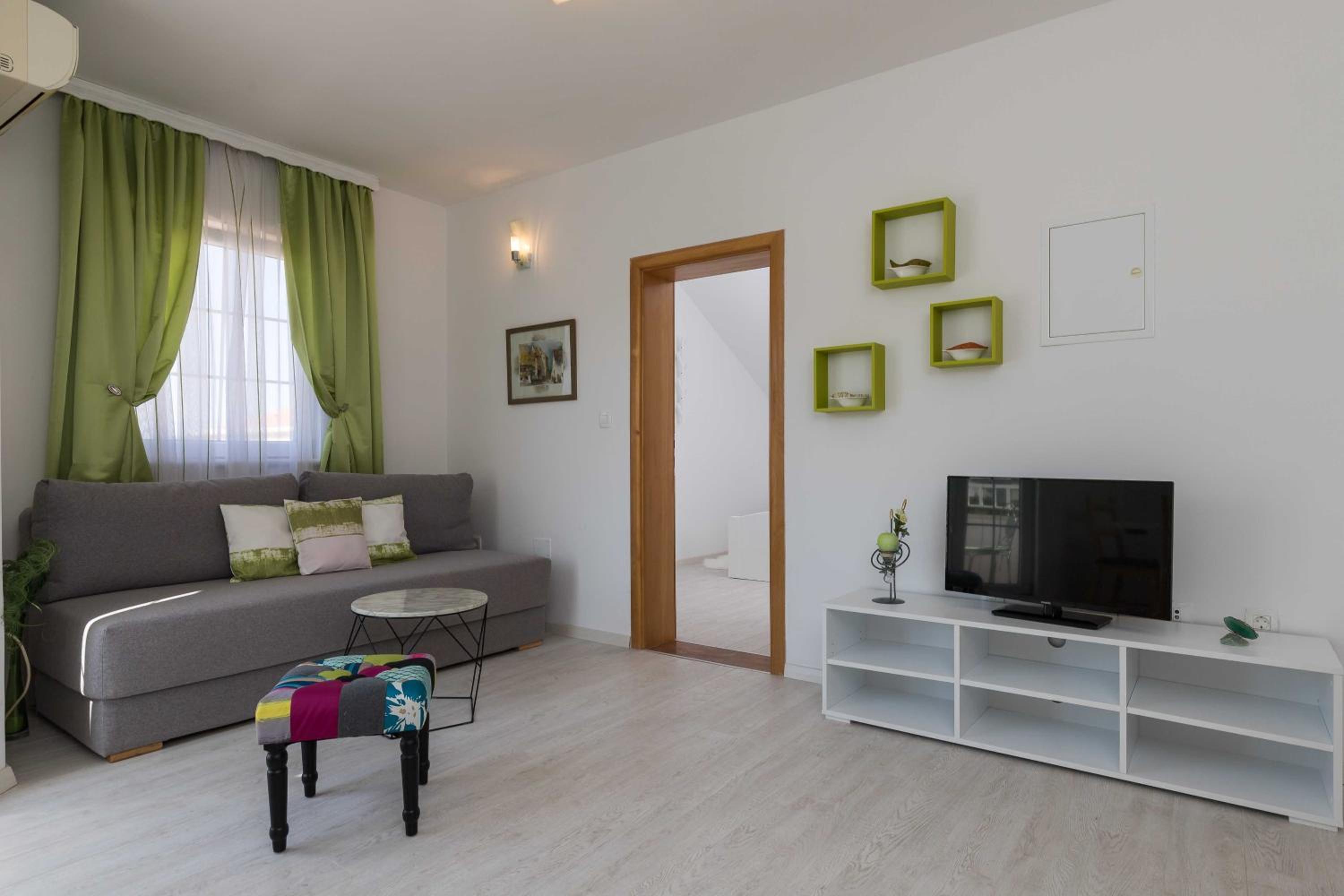 Standard One Bedroom Apartment with Balcony - Photo 7