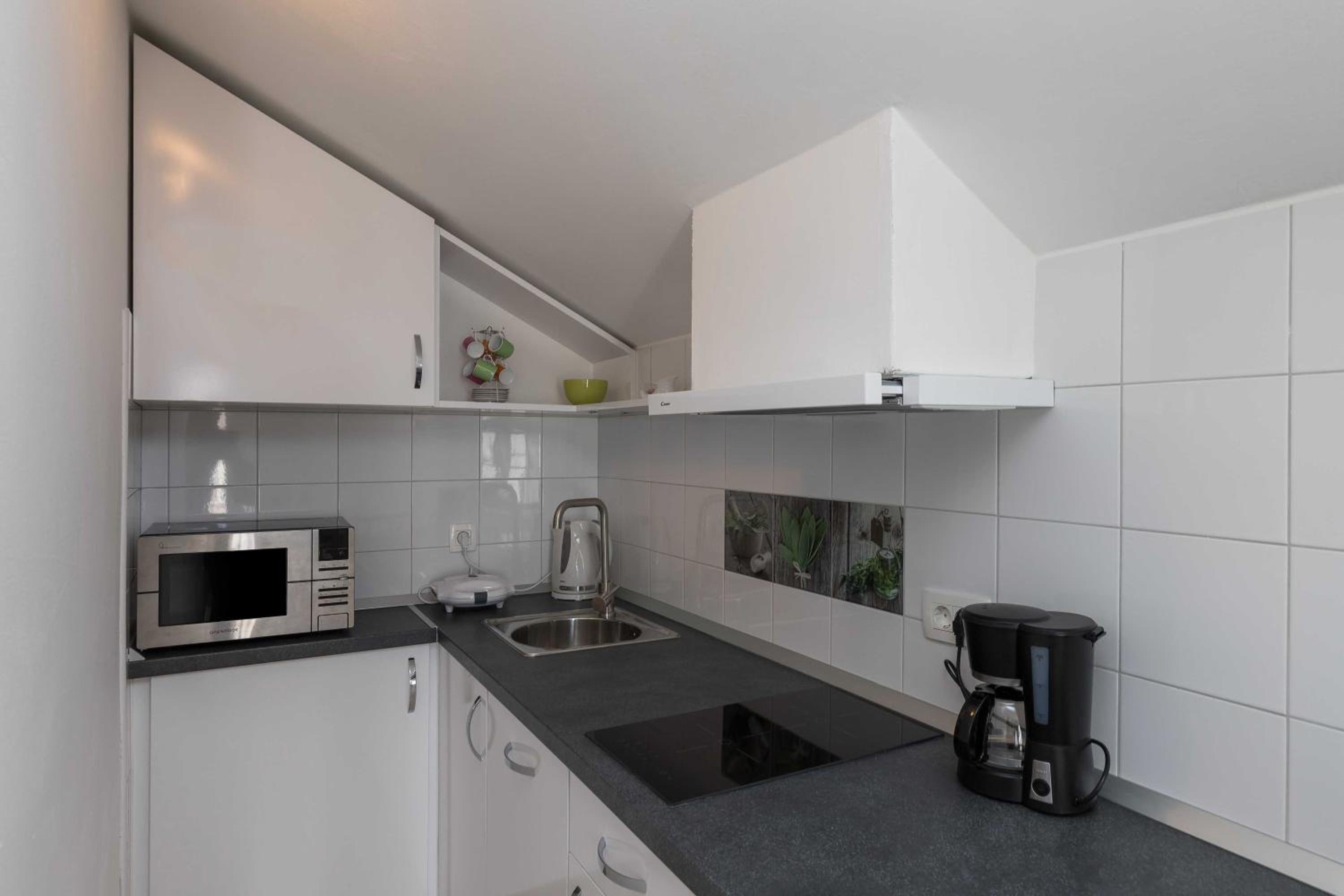 Standard One Bedroom Apartment with Balcony - Photo 6