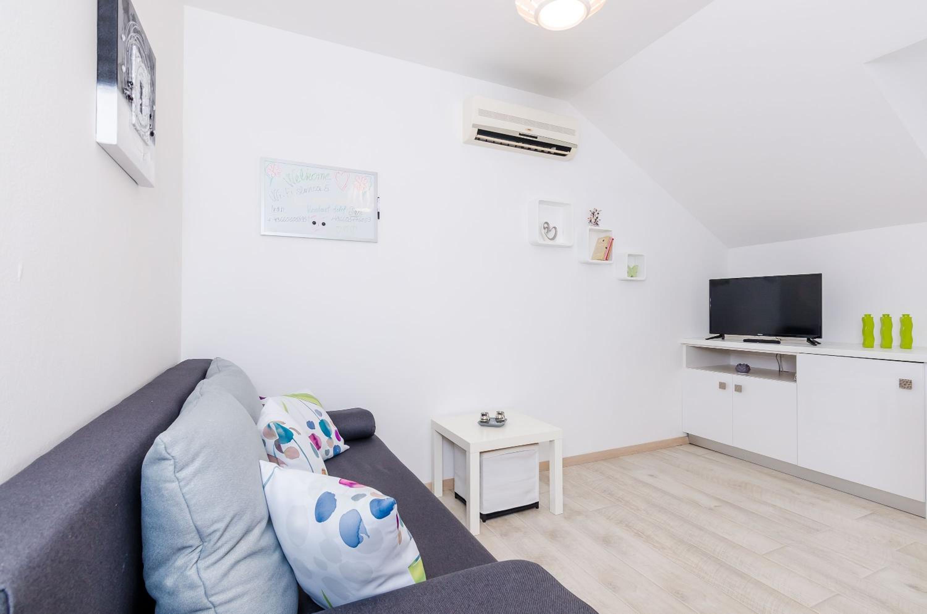 Standard One Bedroom Apartment with Balcony - Photo 23