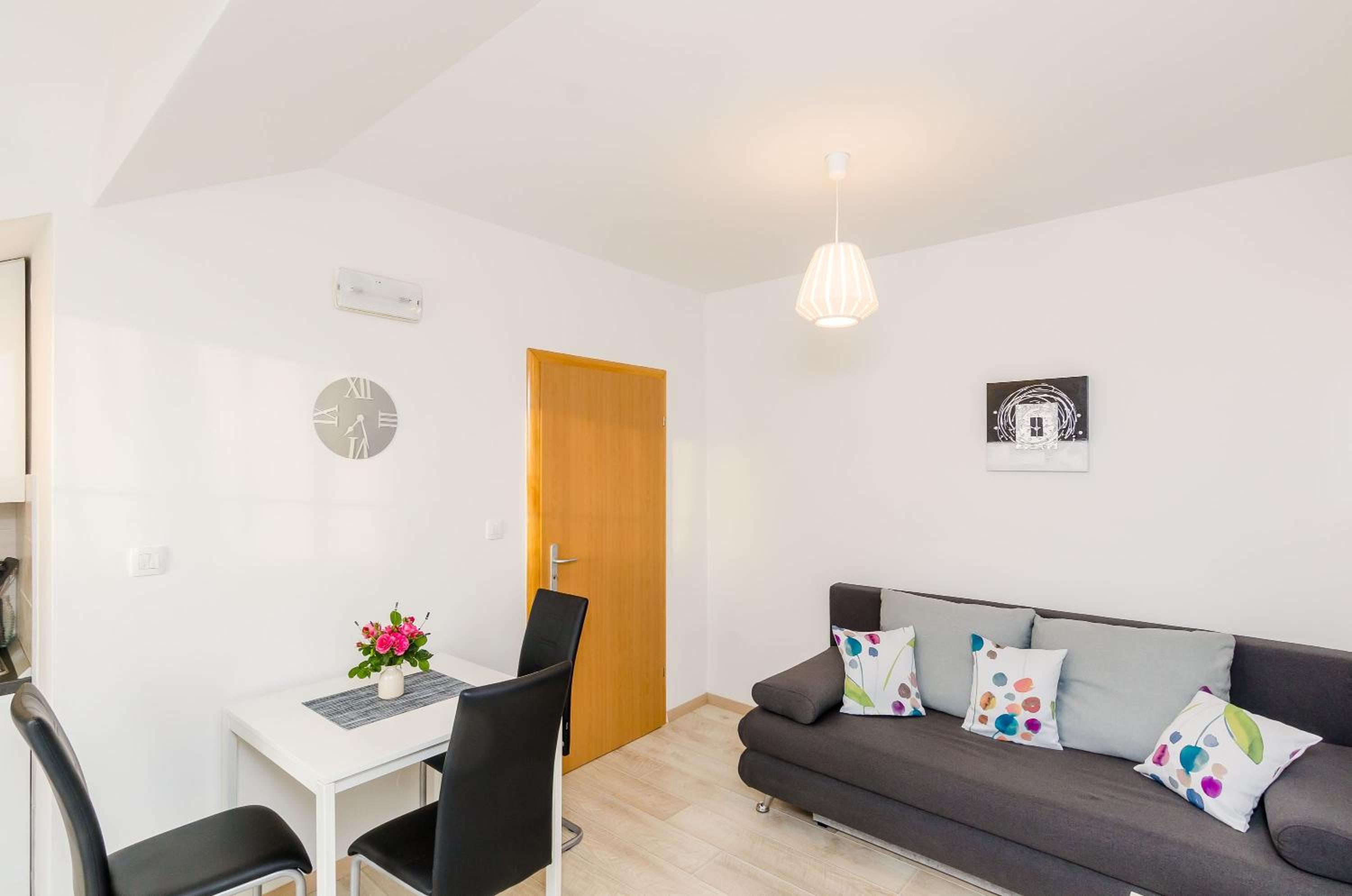 Standard One Bedroom Apartment with Balcony - Photo 24