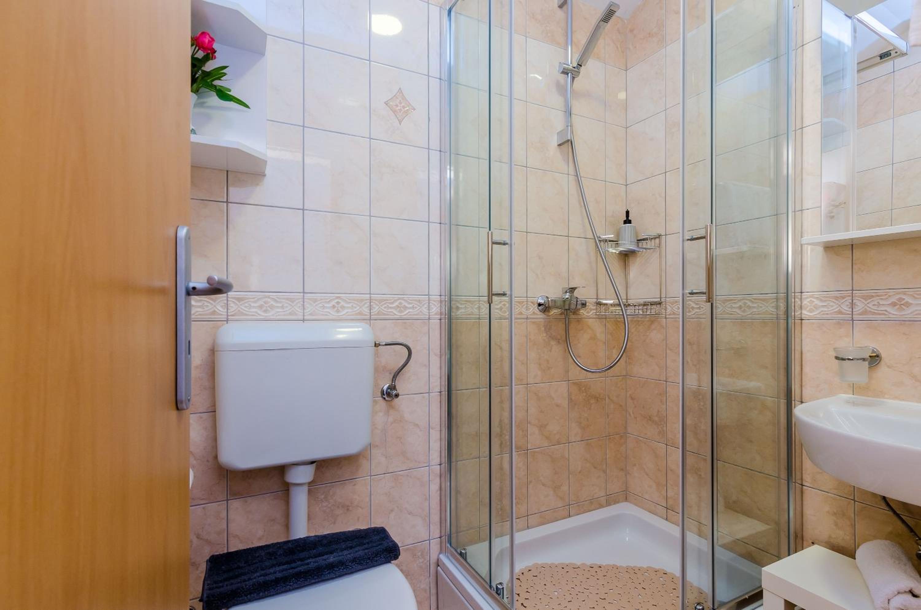 Standard One Bedroom Apartment with Balcony - Photo 29