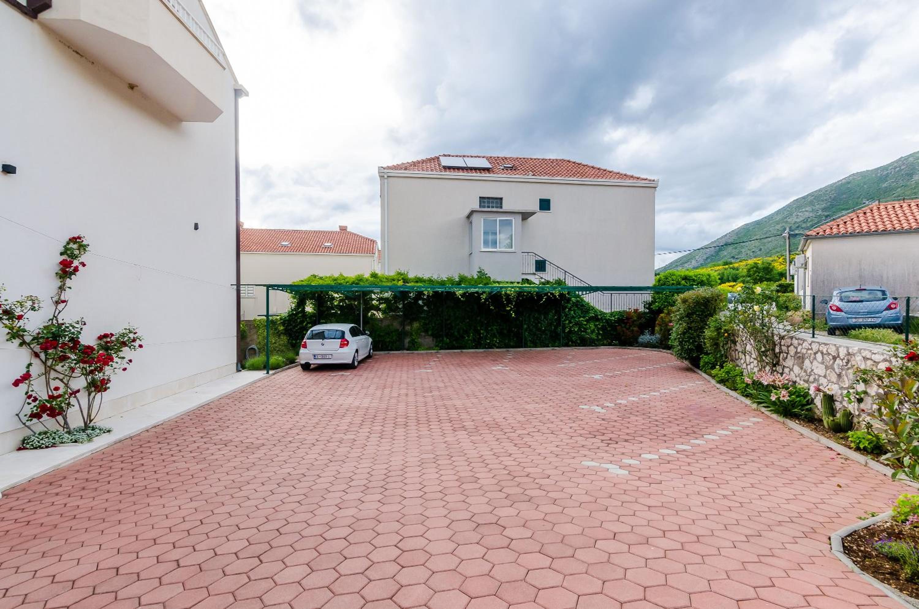 Standard One Bedroom Apartment with Balcony - Photo 31