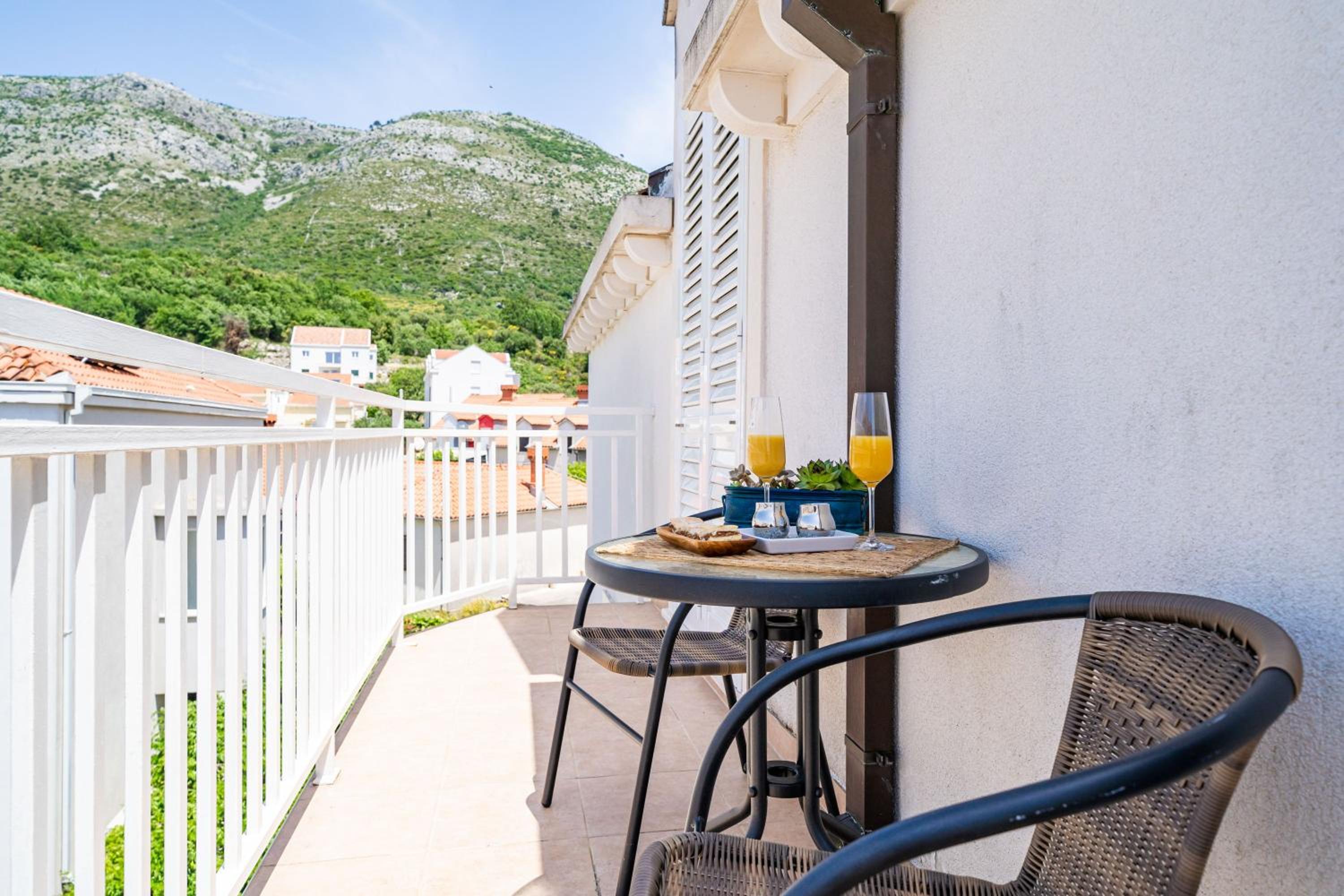 Standard One Bedroom Apartment with Balcony - Photo 32