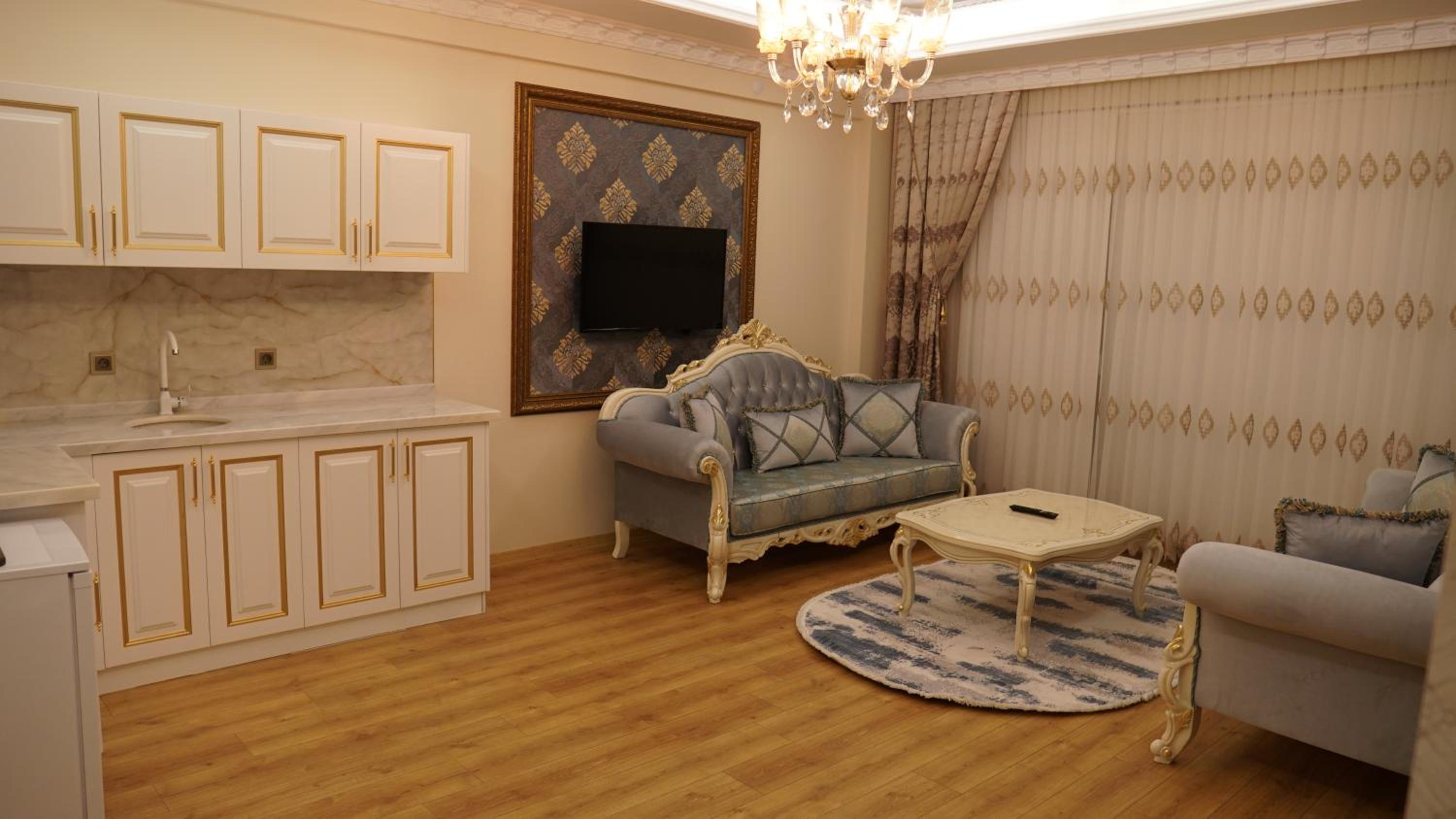 Junior Suite with Balcony - Photo 2