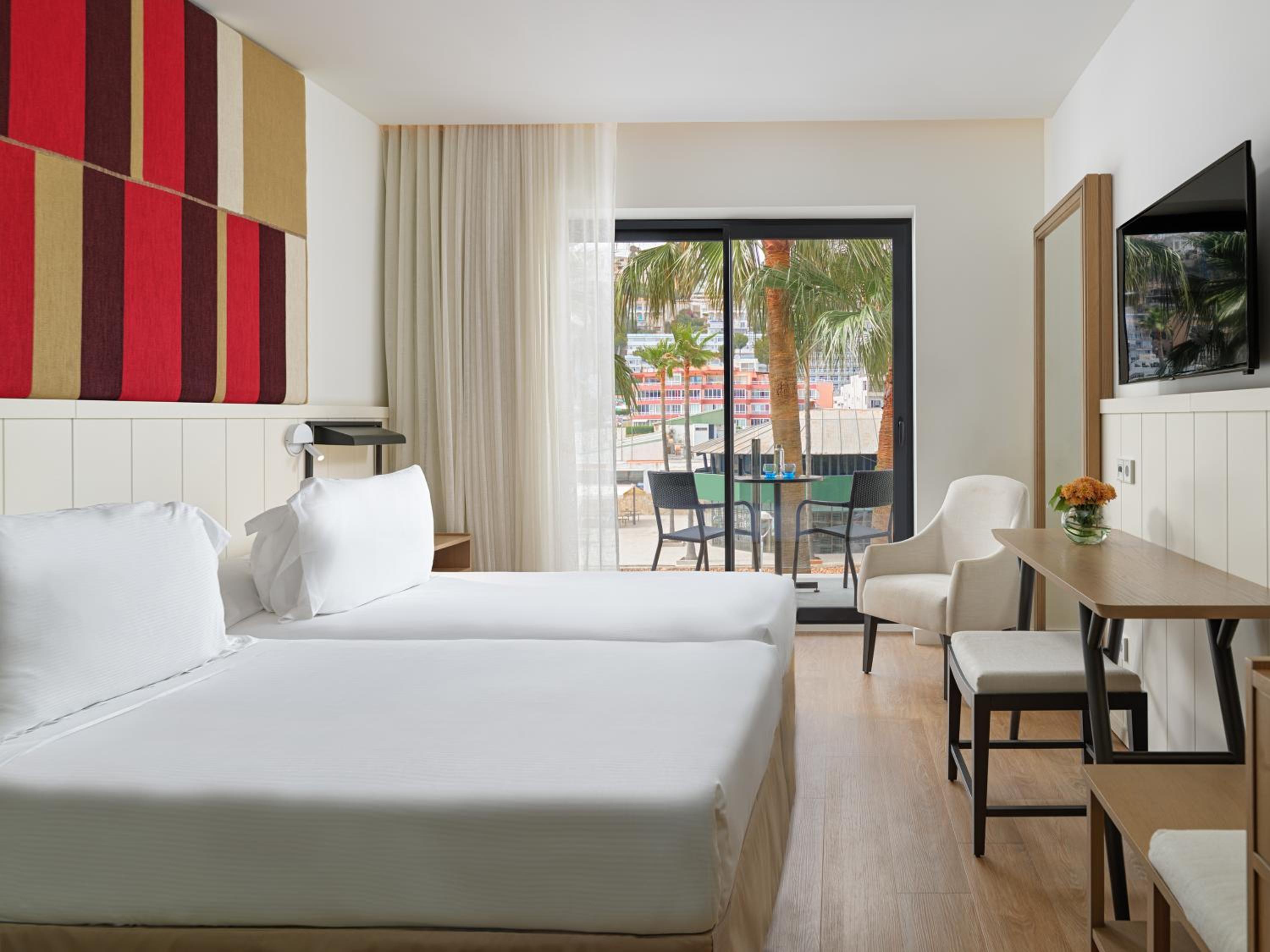 Superior Double Room with Pool or Side Sea View (2 Adults + 1 Child) - Photo 1