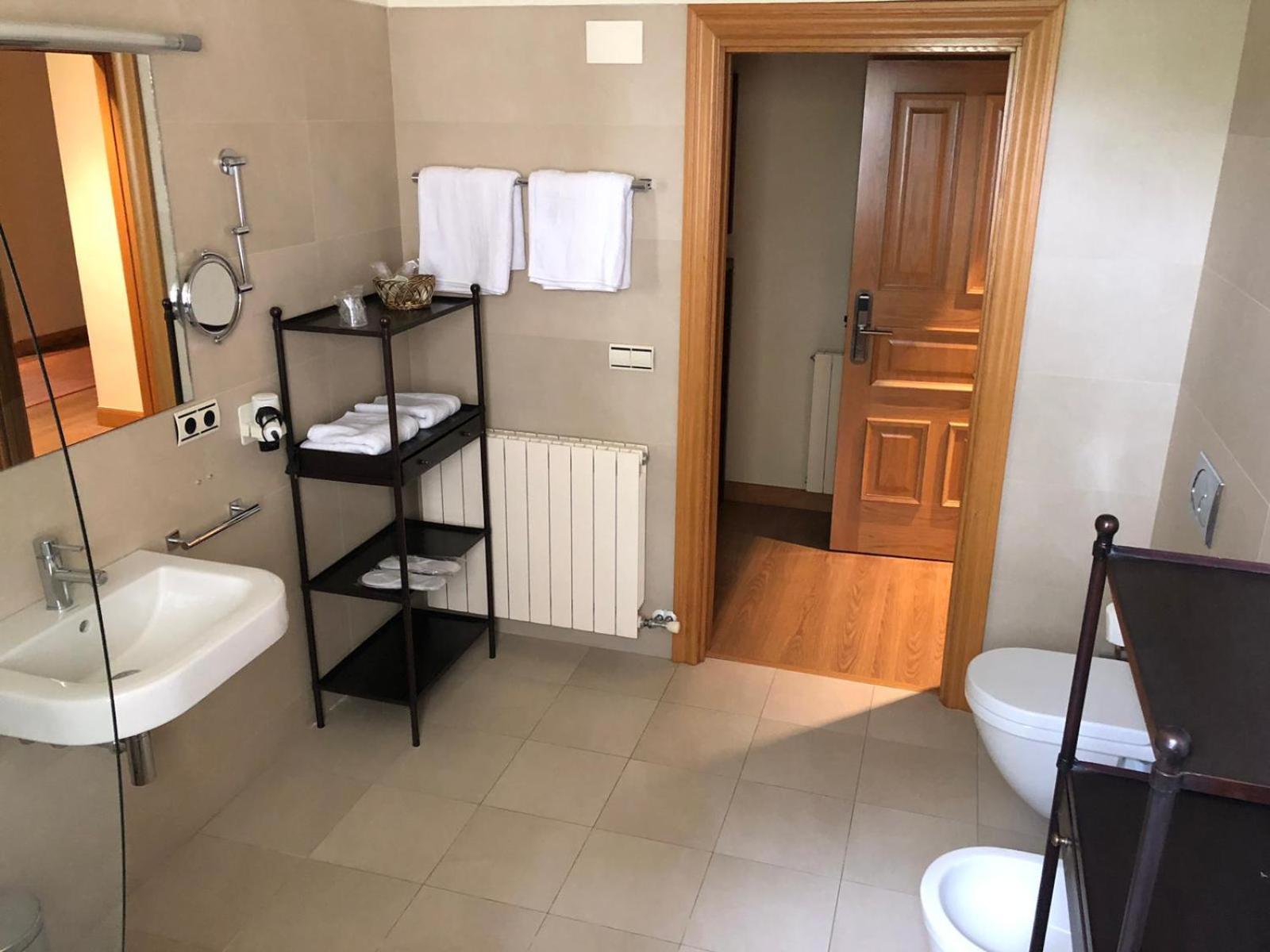 Deluxe King Room photo 2