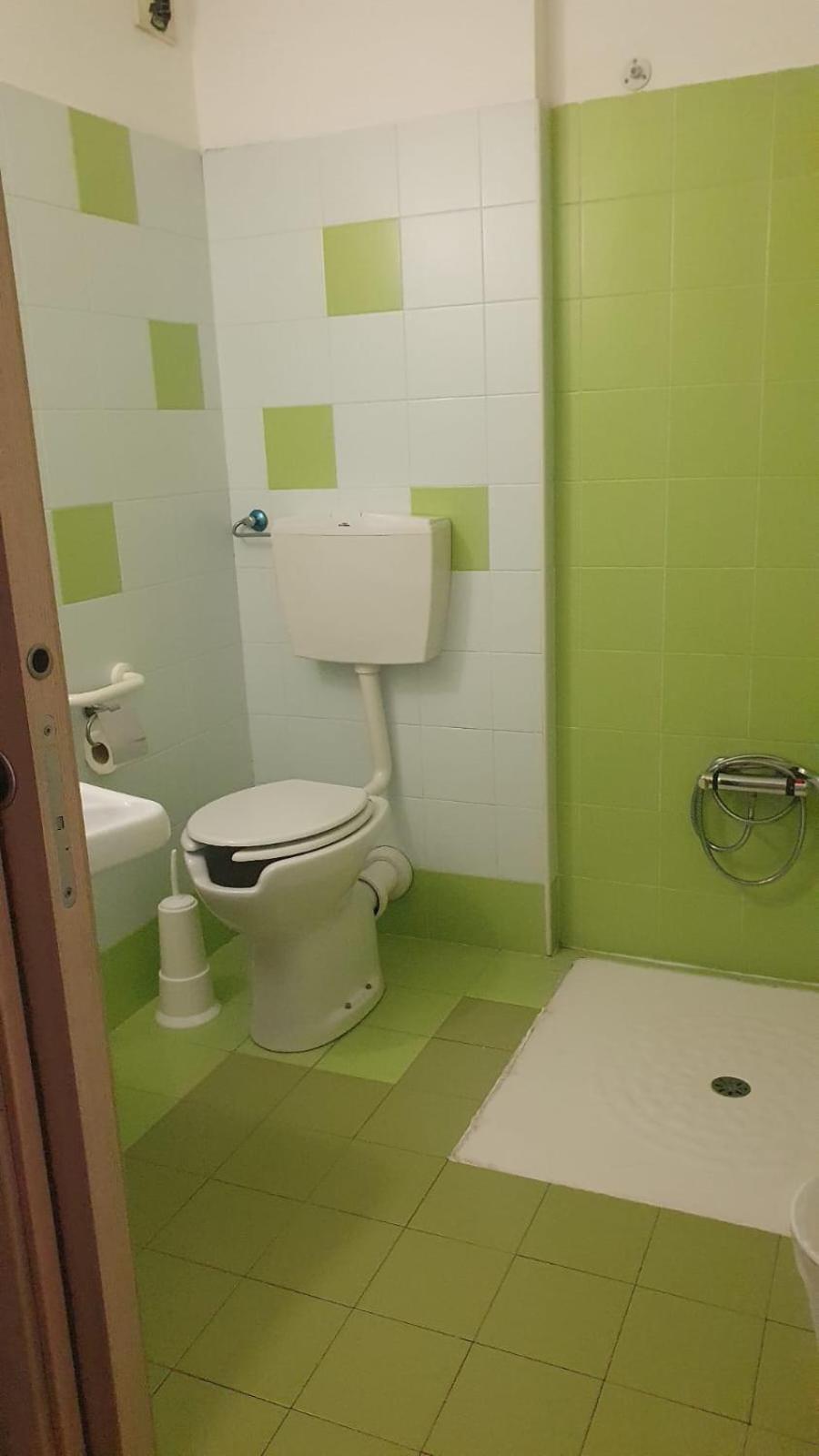 Twin Room - Disability Access - Photo 4