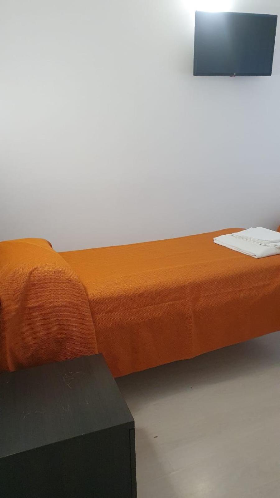 Twin Room - Disability Access - Photo 3