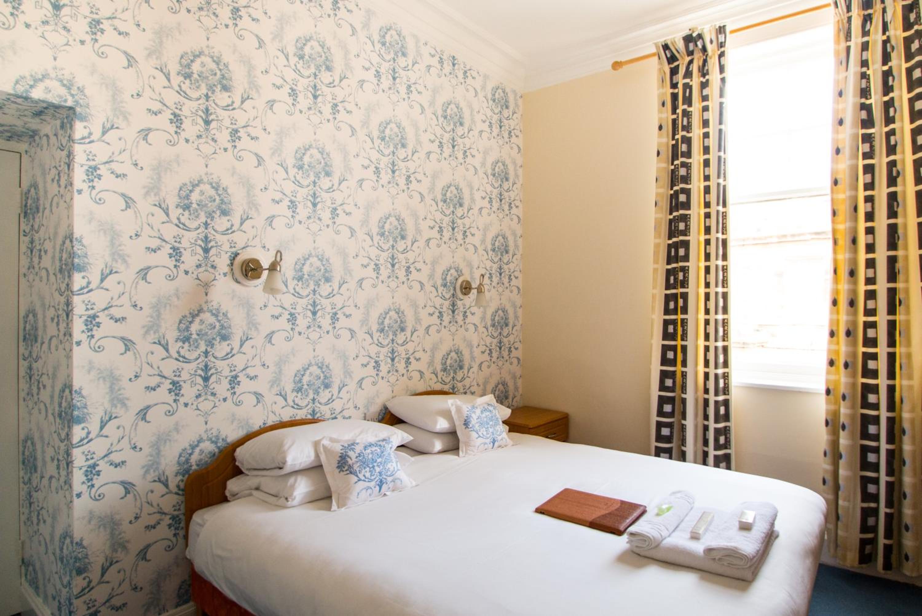 Standard King Room photo 2