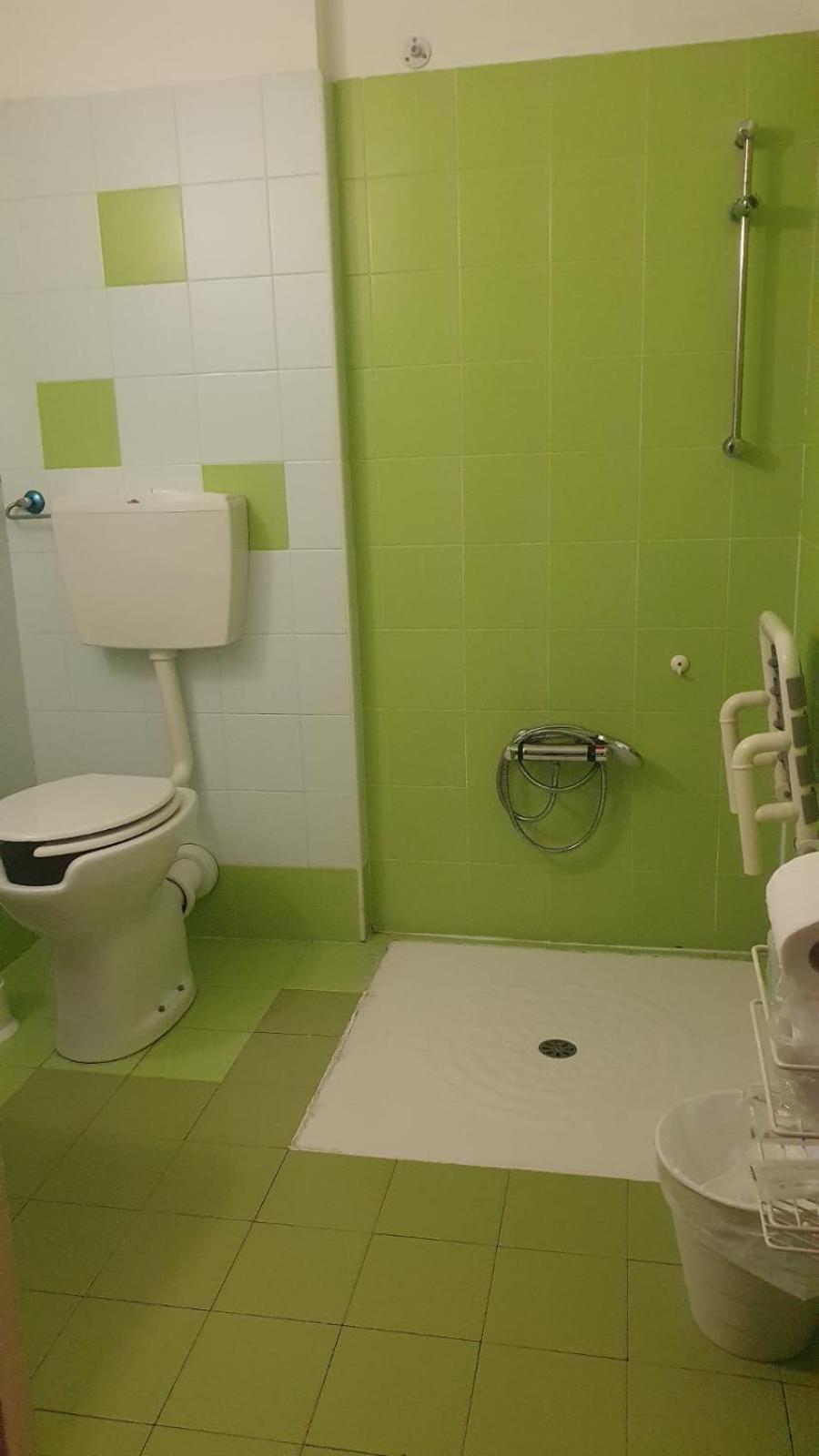 Twin Room - Disability Access - Photo 5