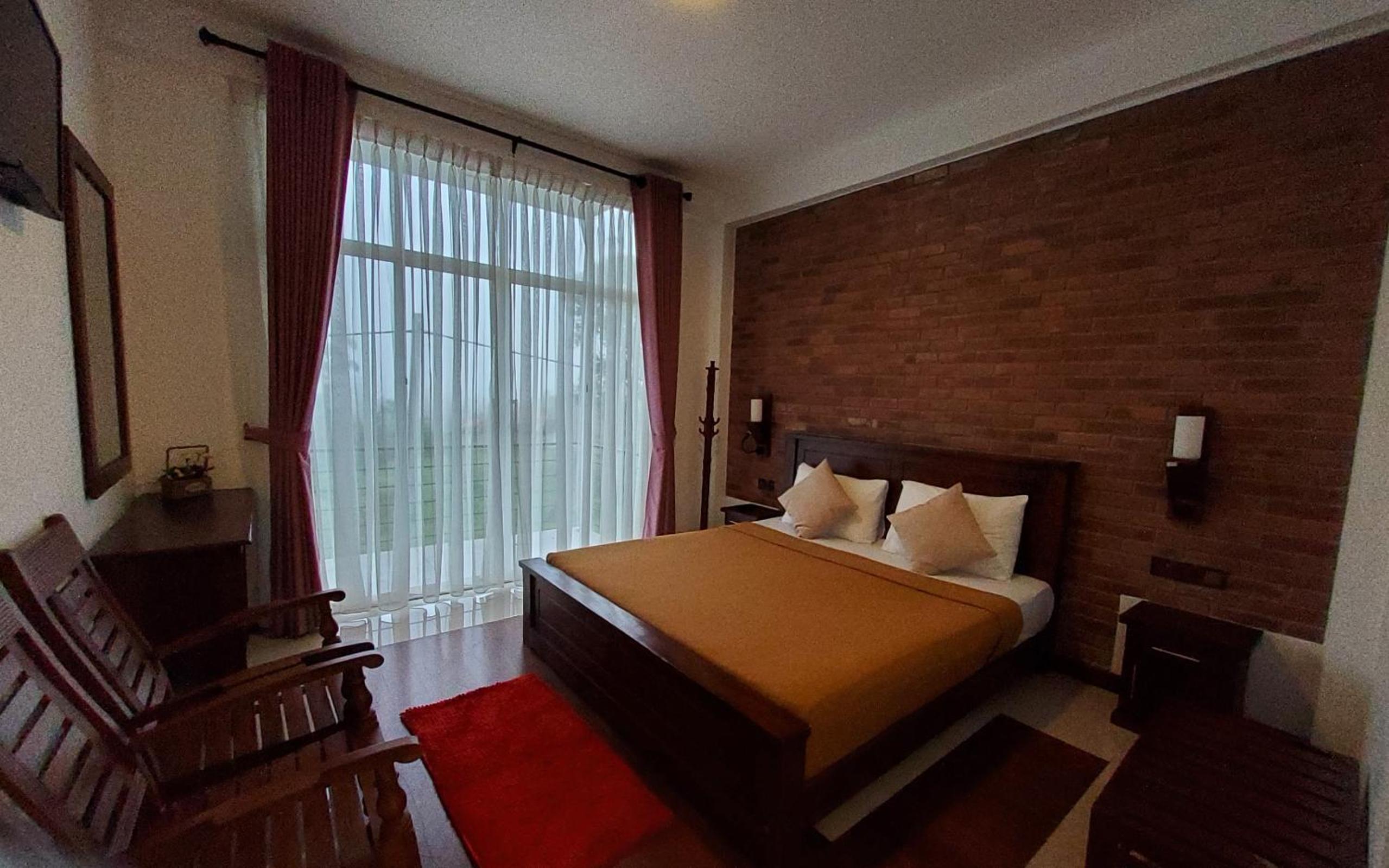 Queen Room with Balcony