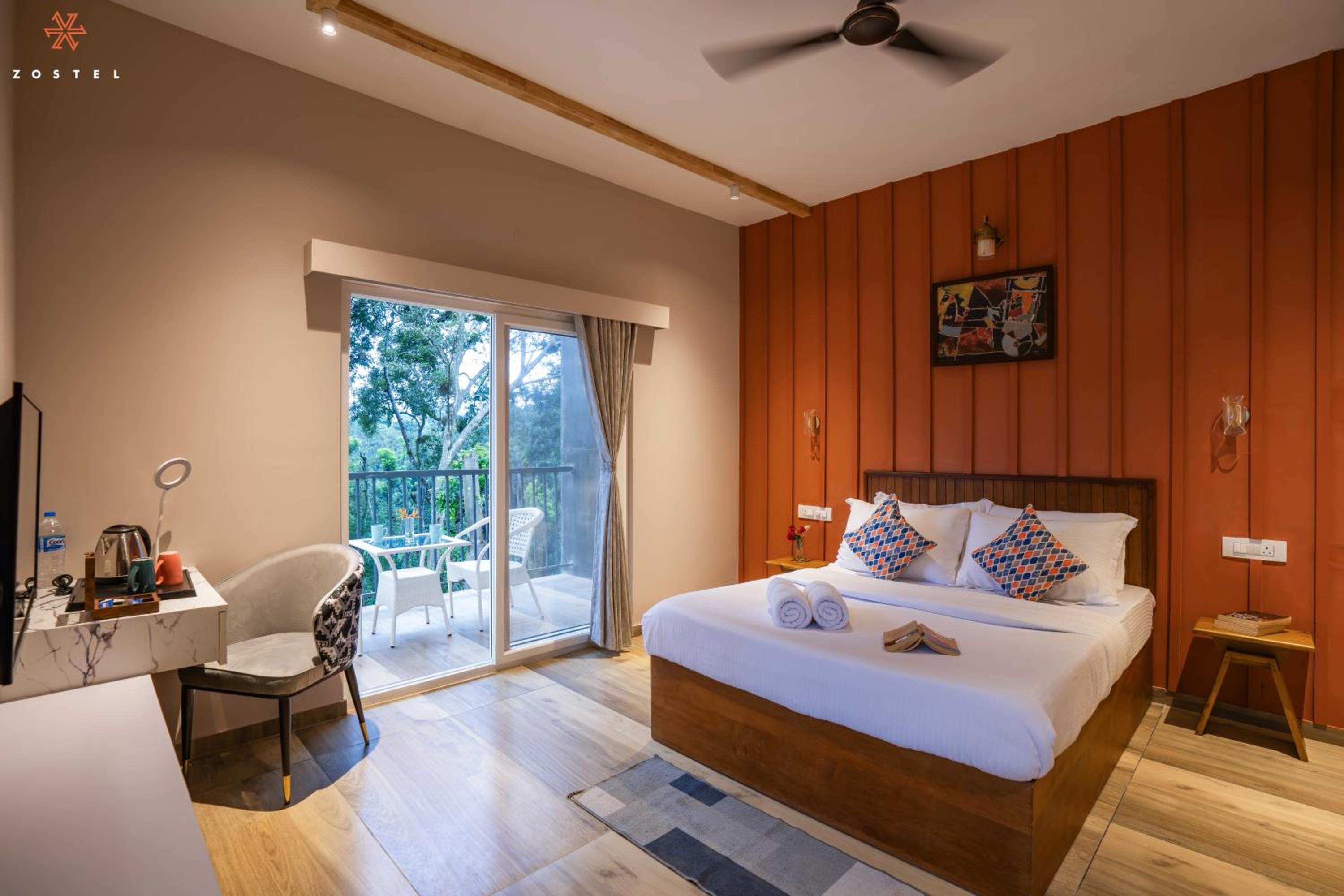 Deluxe Room (with Balcony) - Photo 1