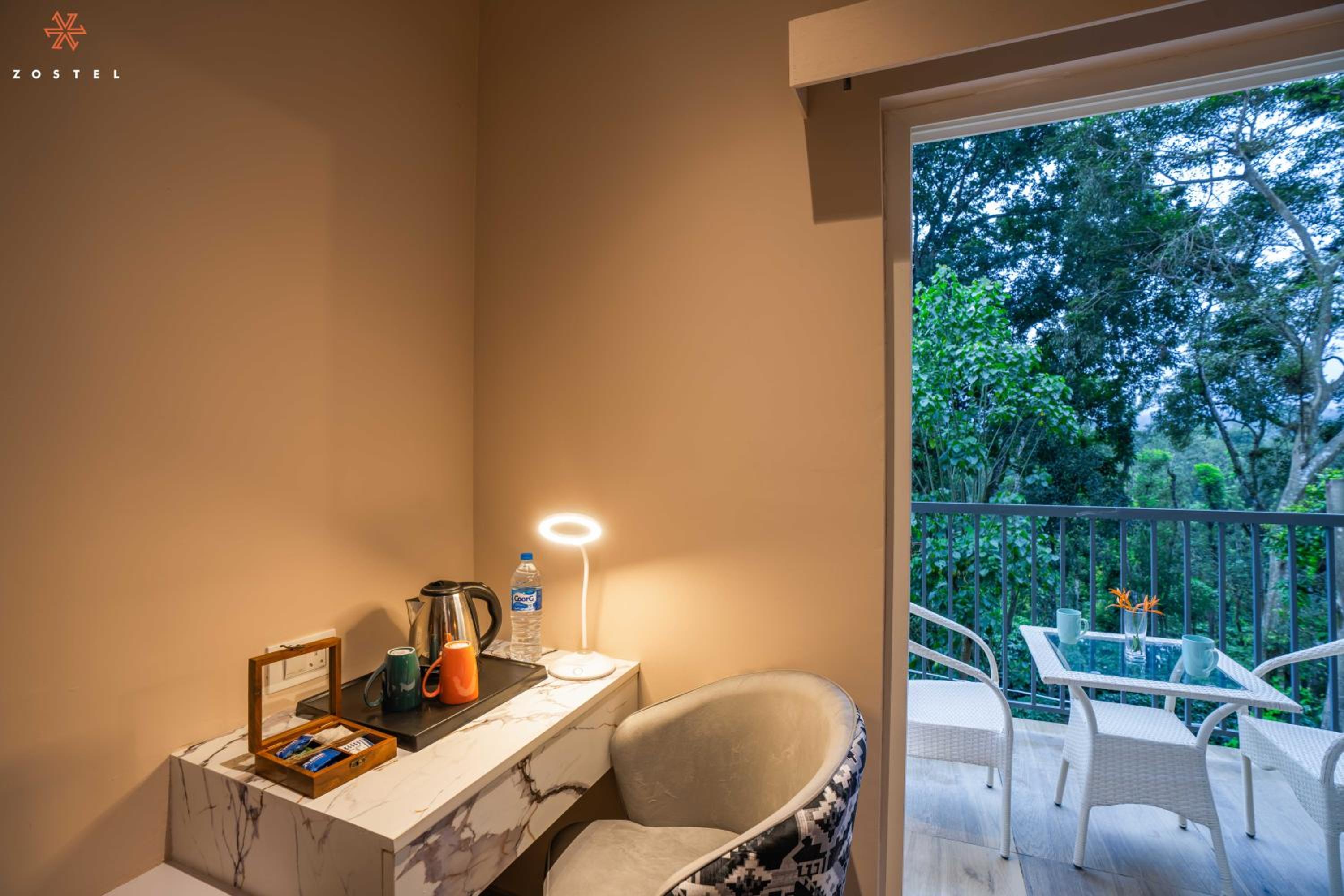 Deluxe Room (with Balcony) - Photo 11