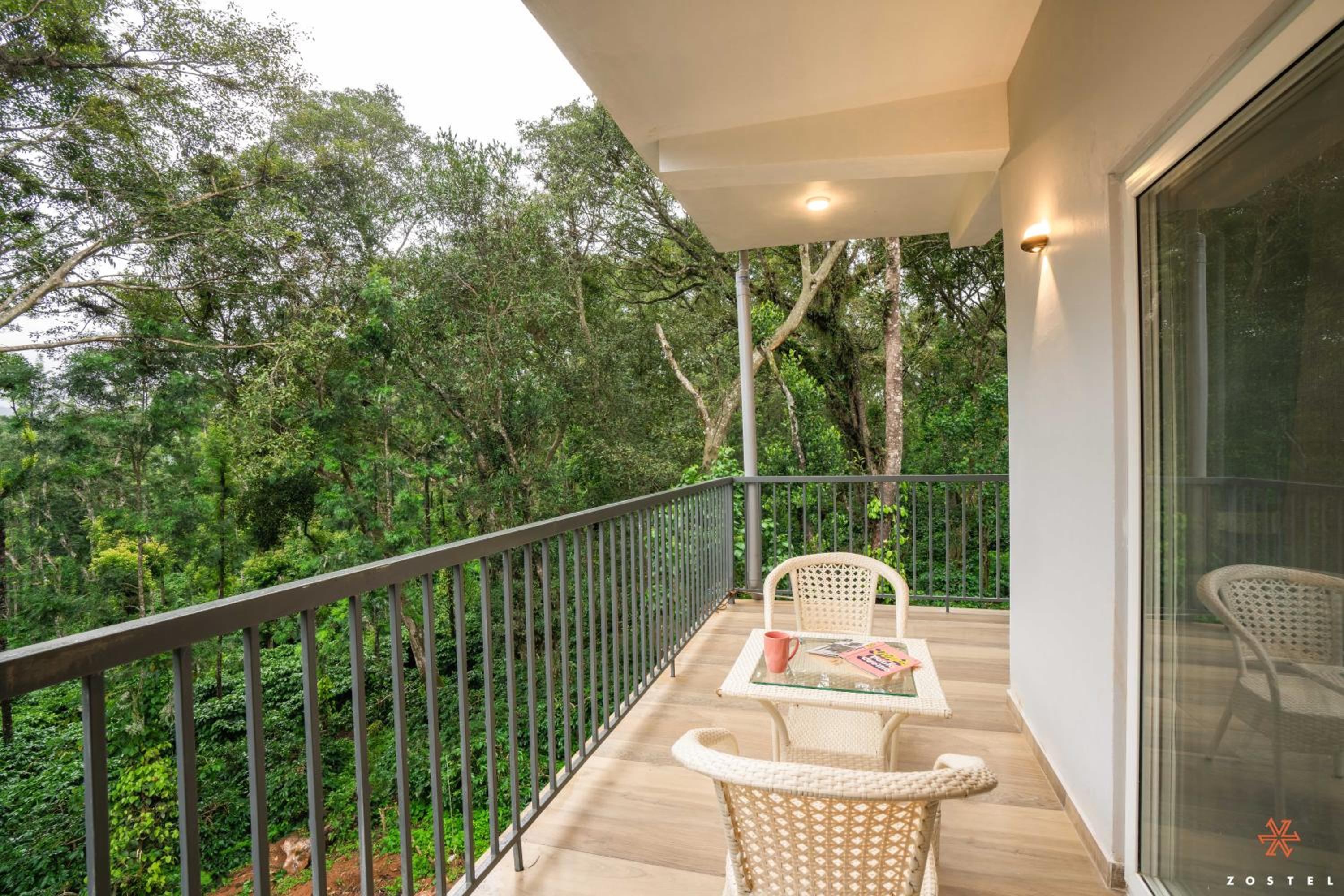 Deluxe Room (with Balcony) - Photo 7