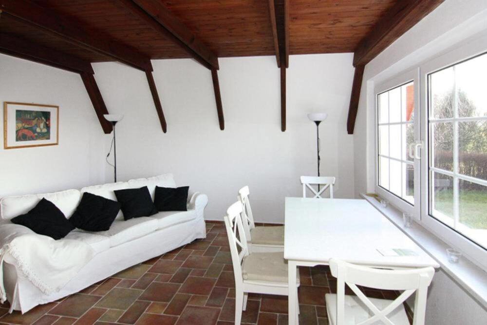 One-Bedroom House photo 2