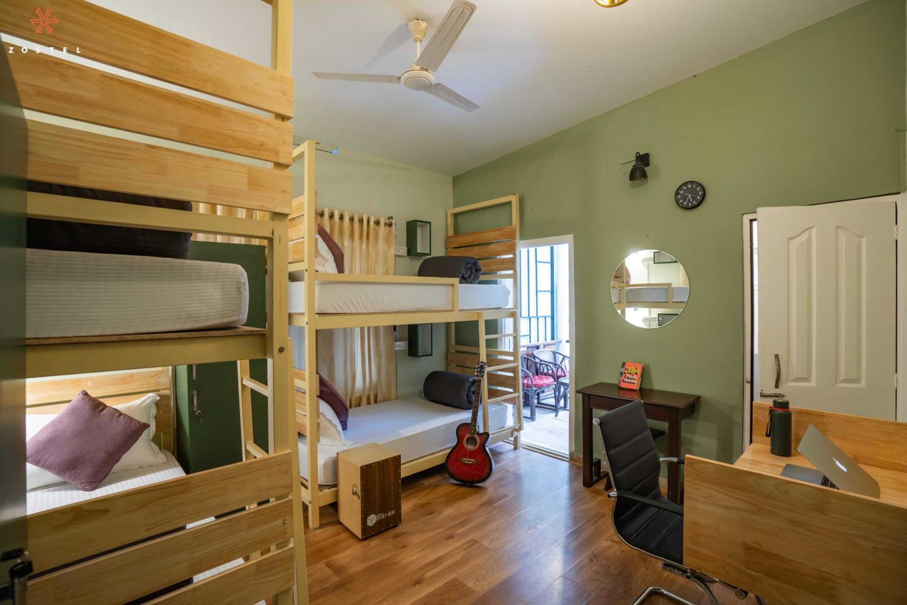 Bed in Deluxe 4-Bed Mixed Dormitory Room photo 1