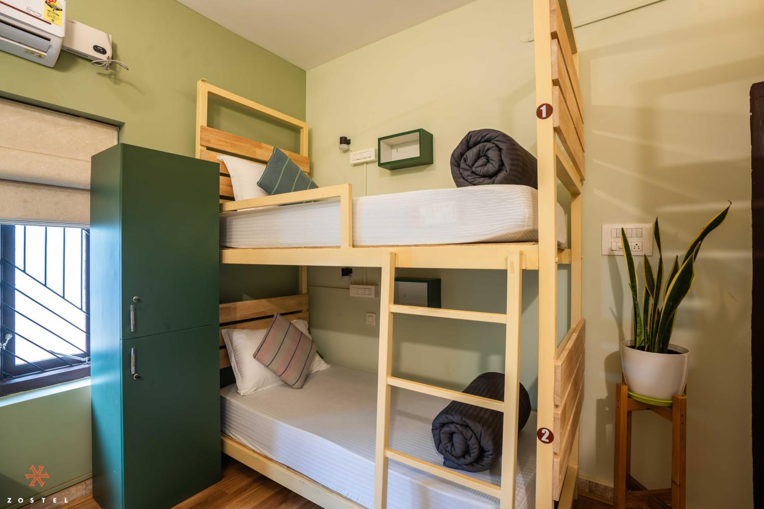 Bed in Superior 6-Bed Mixed Dormitory Room photo 3