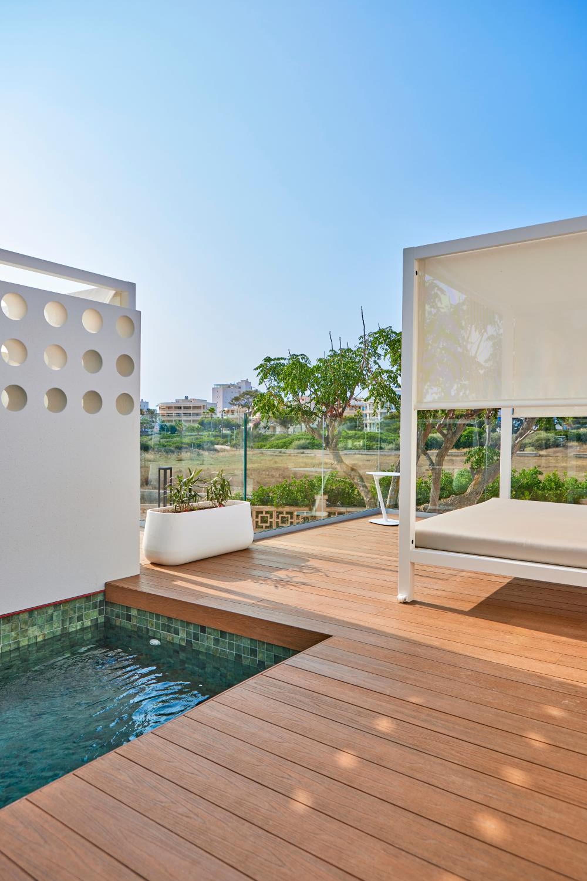 Junior Suite with Private Pool and Side Sea View