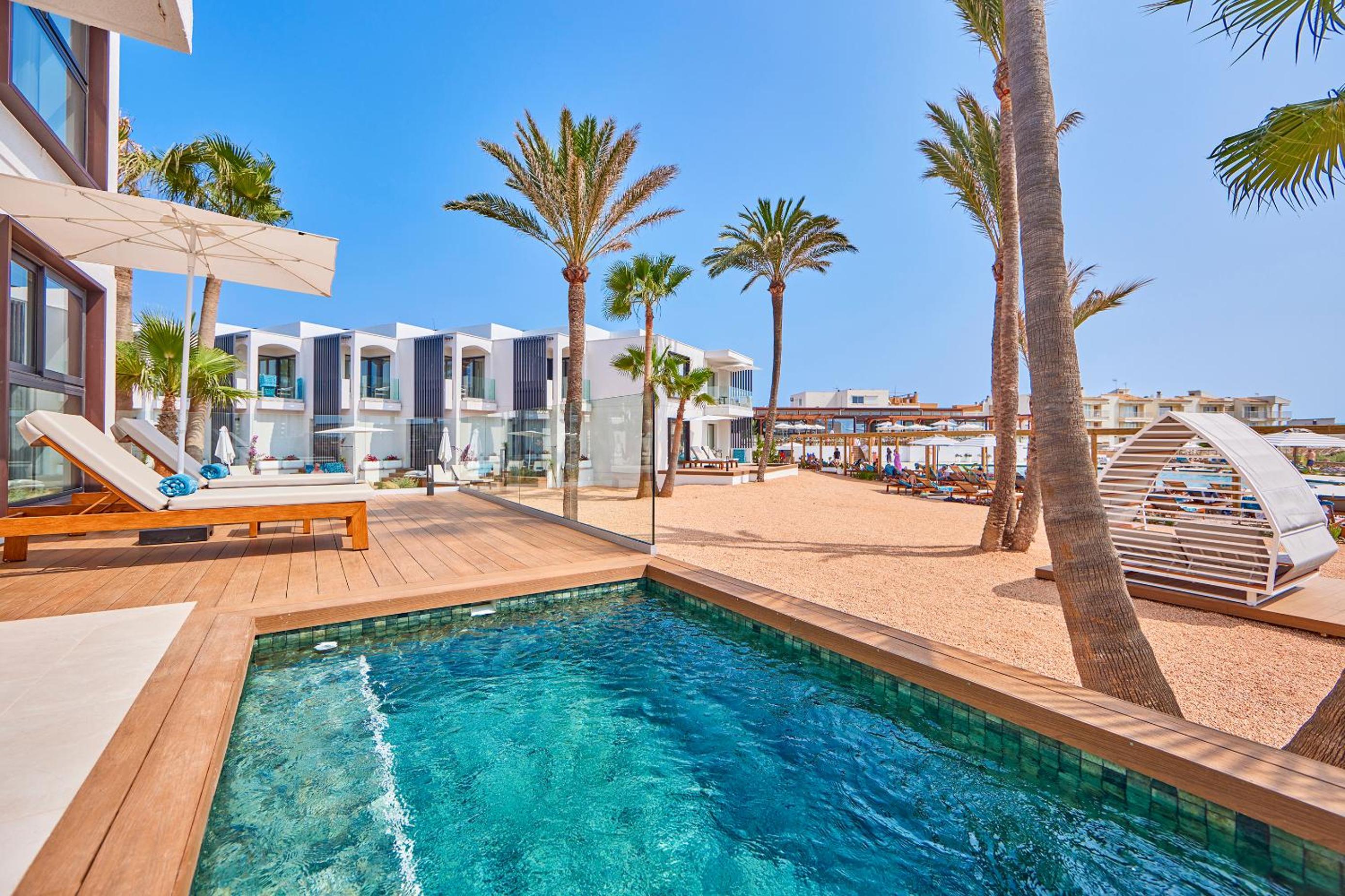 Suite with Private Pool and Sea View