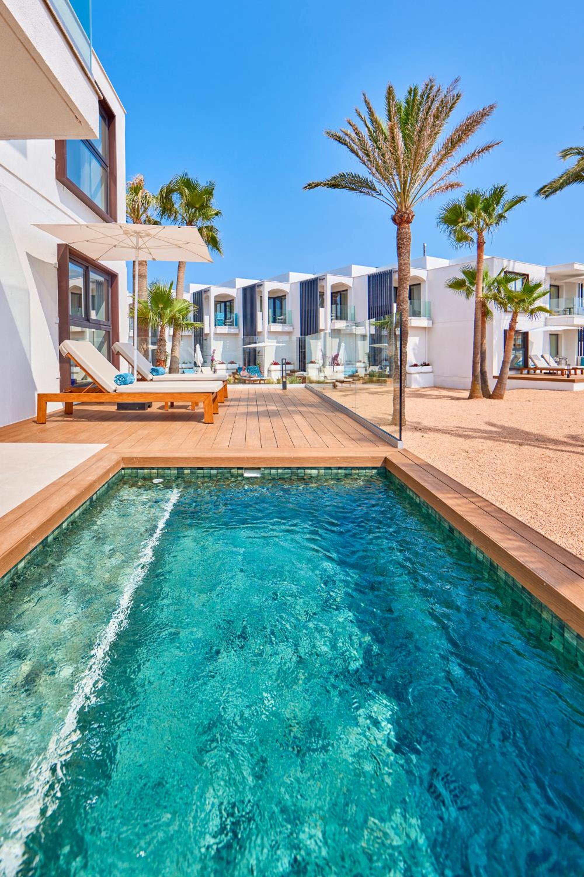 Suite with Private Pool and Sea View