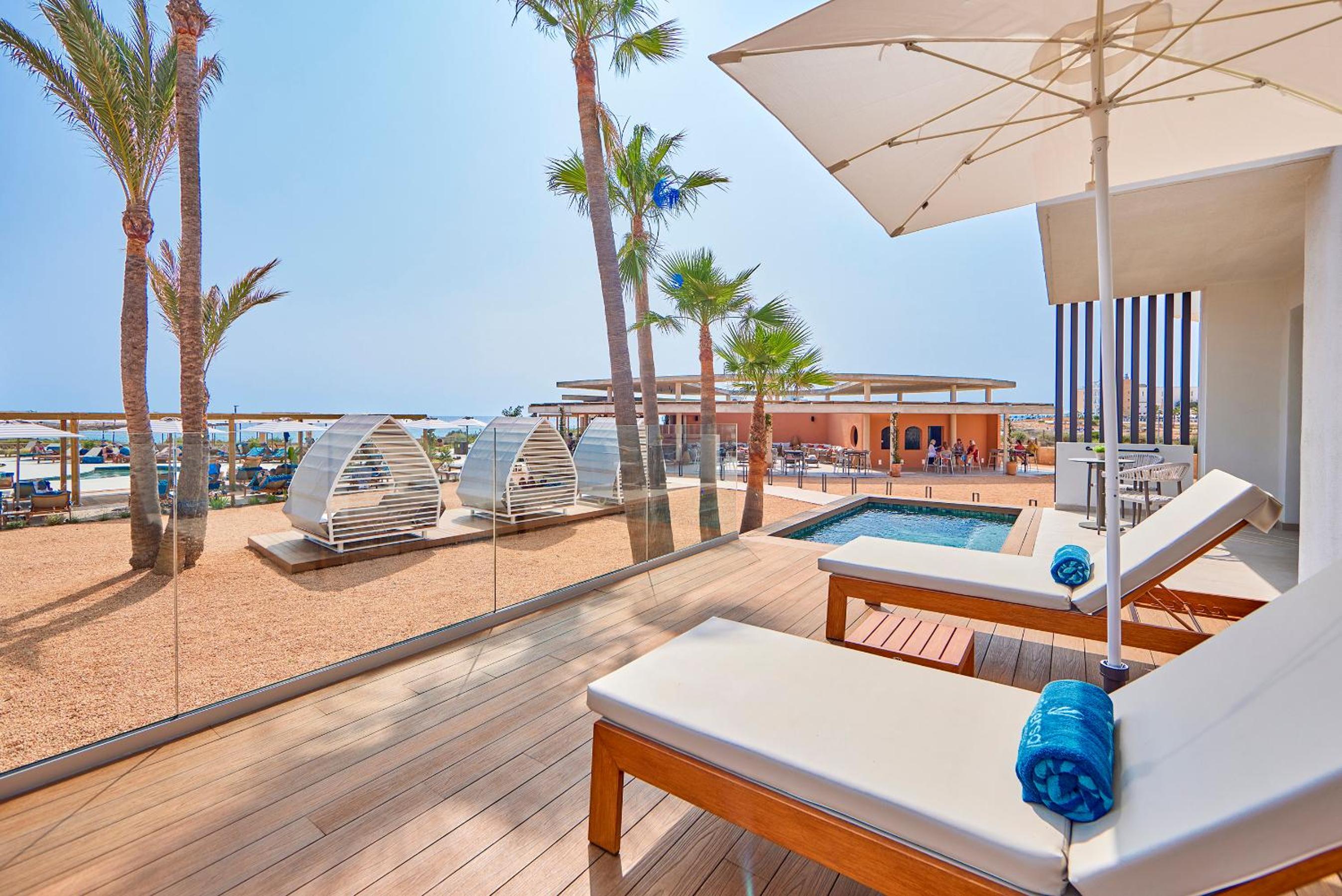 Suite with Private Pool and Sea View thumbnail 5