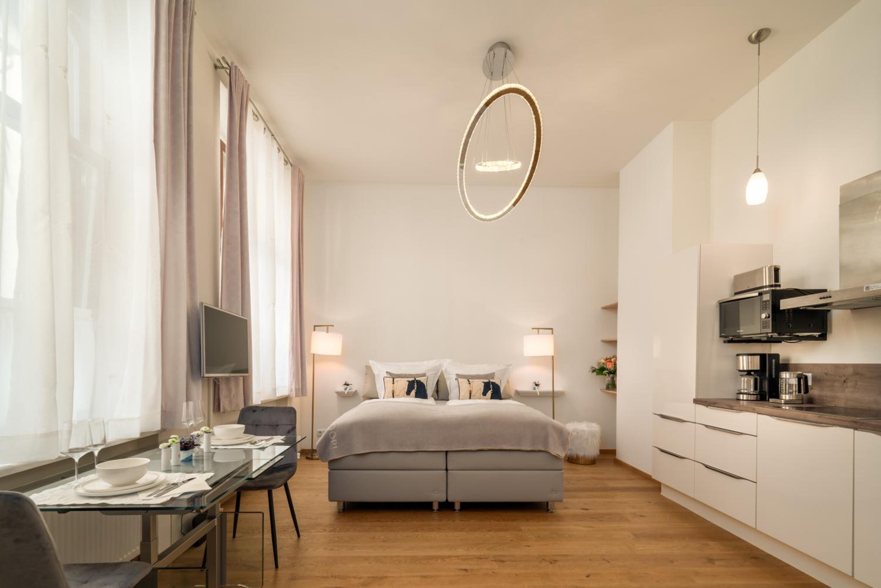 One-Bedroom Apartment photo 1