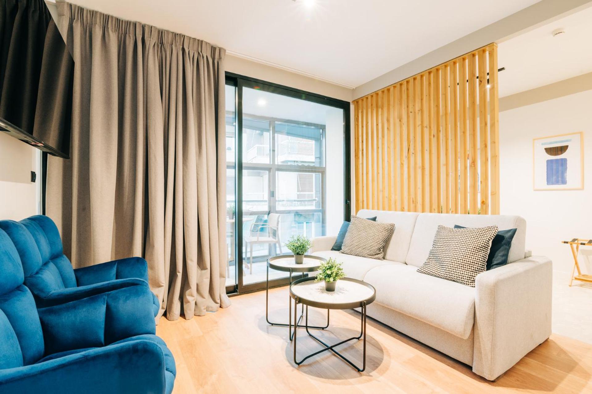 Deluxe Suite with balcony & Acropolis View