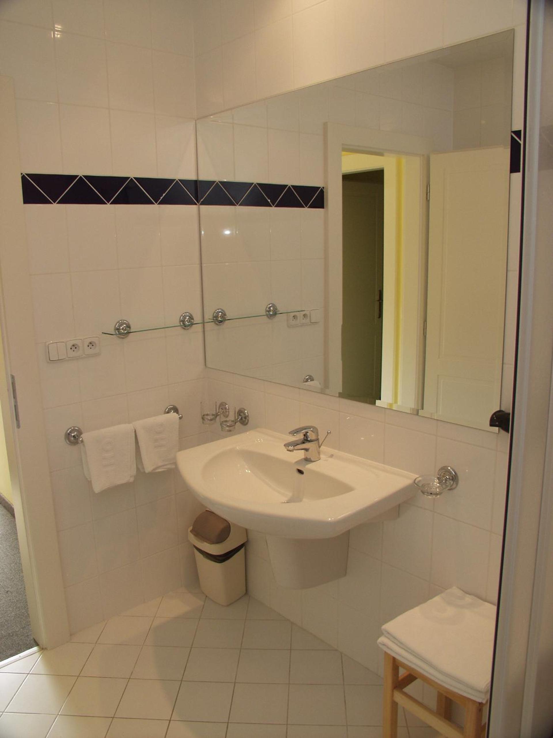 One-Bedroom Apartment - West photo 3