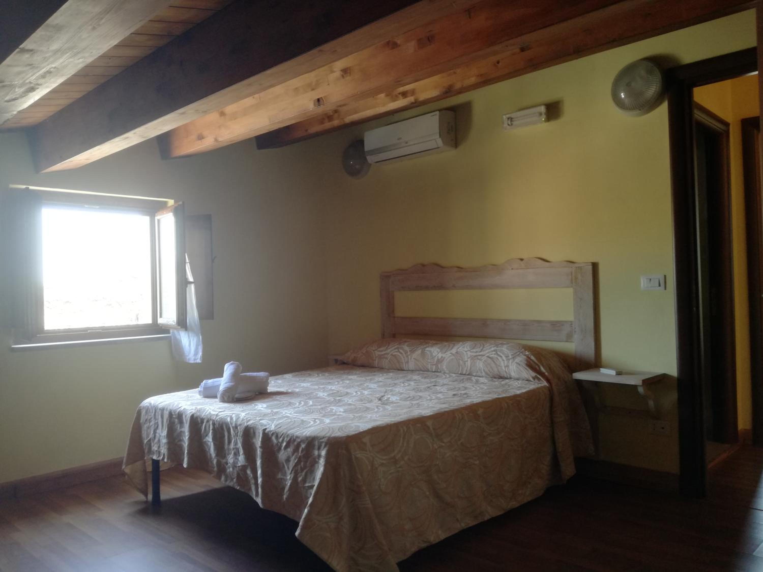 Four-Bedroom Apartment with Balcony  photo 2