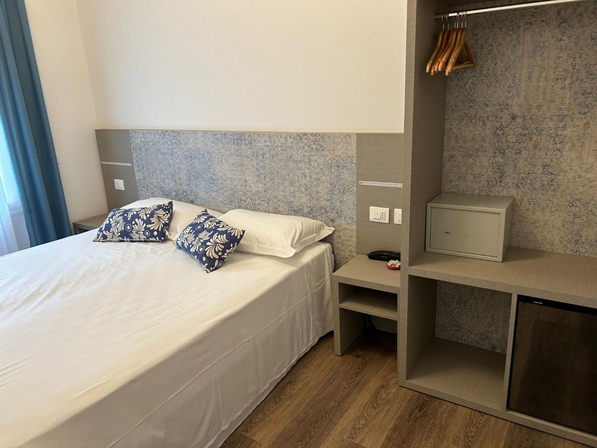 Double or Twin Room - Photo 2