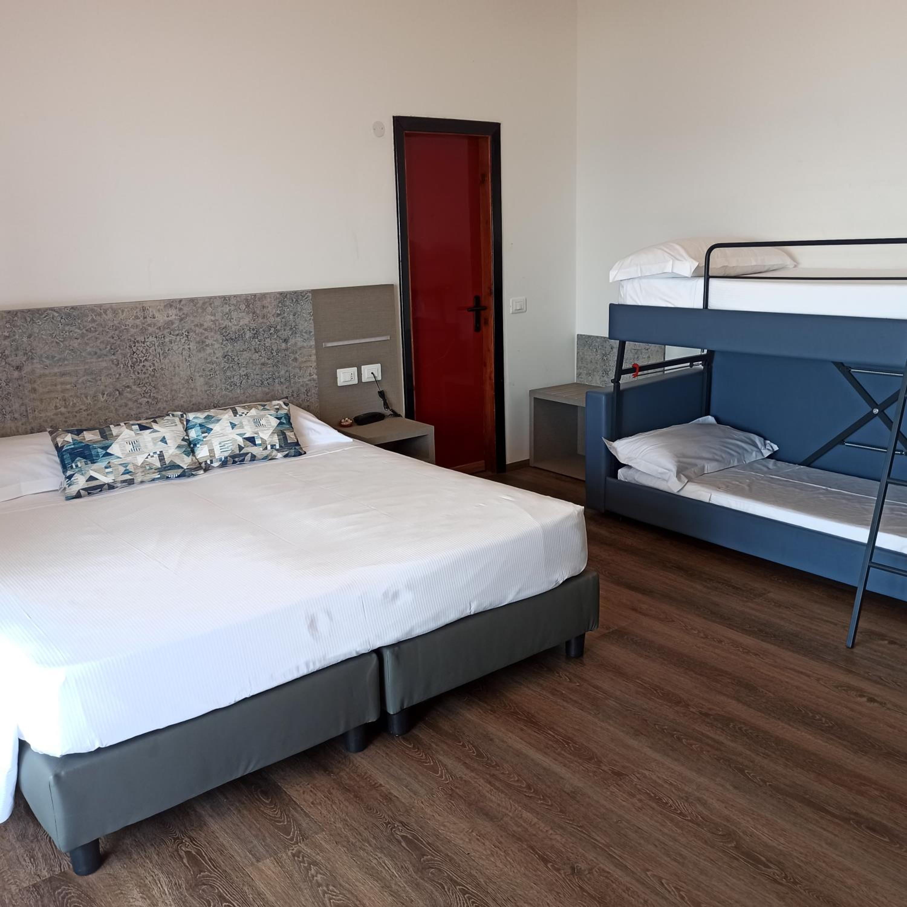 Quadruple Room with Sea View
