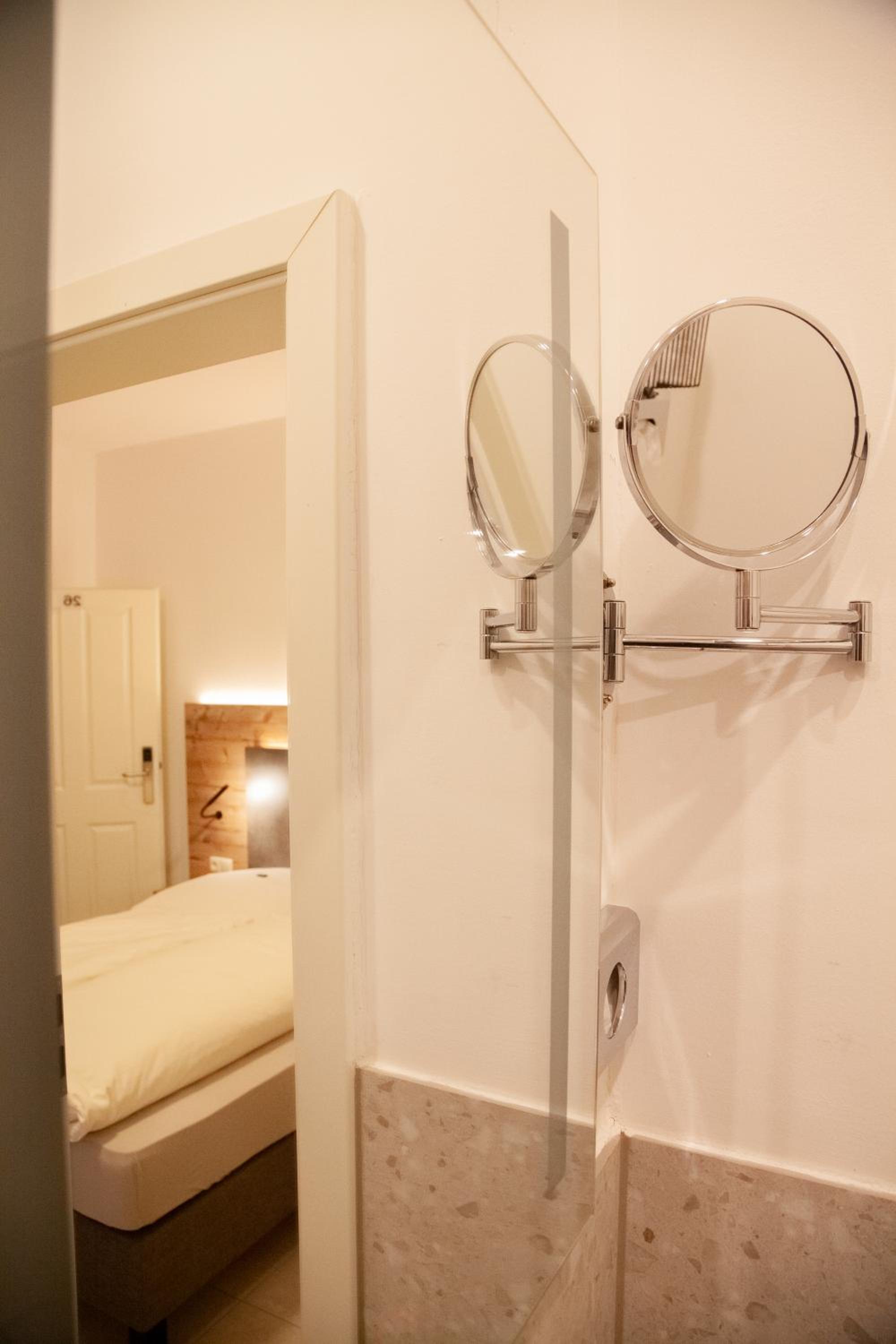 Double Room - Photo 12