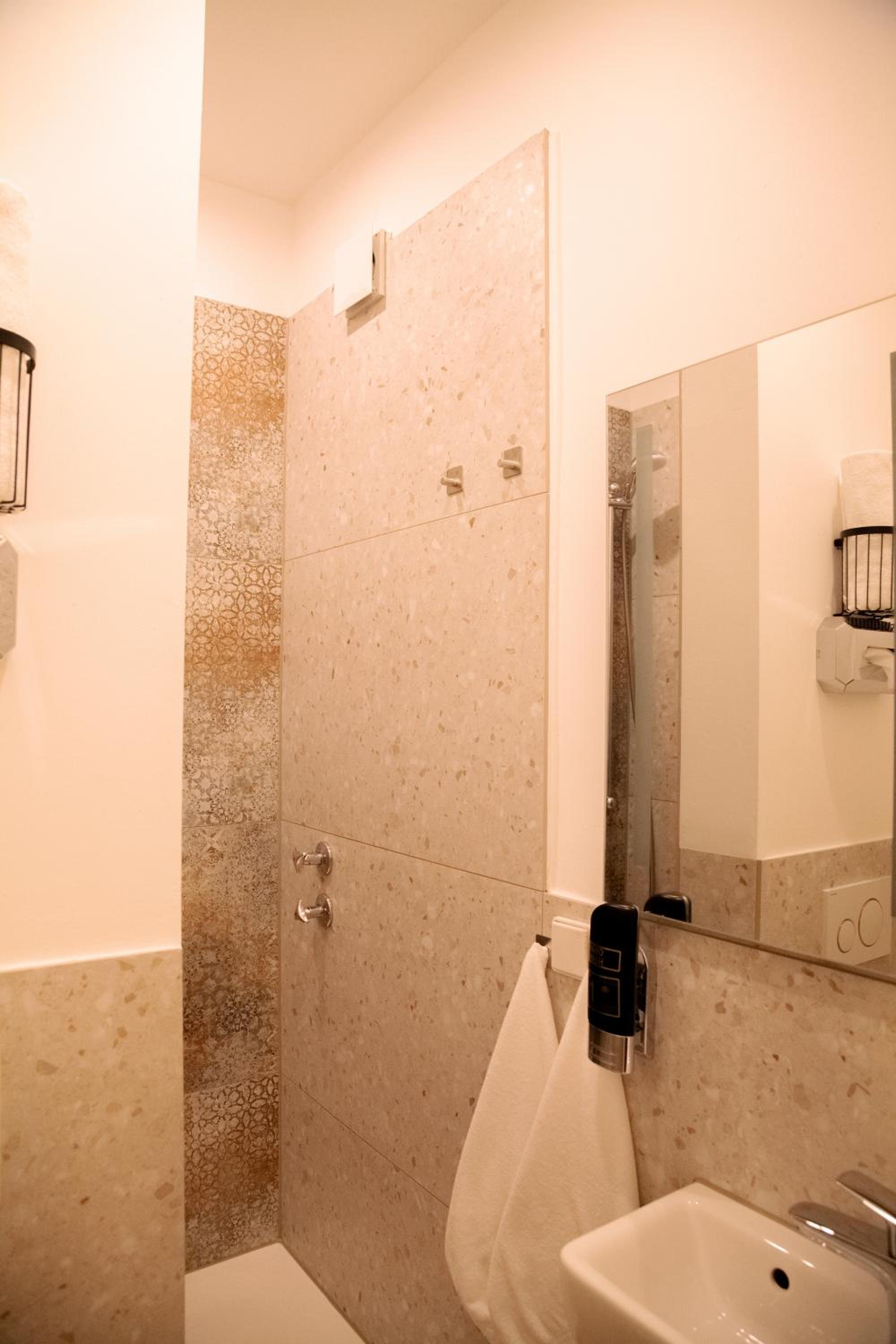 Double Room - Photo 4