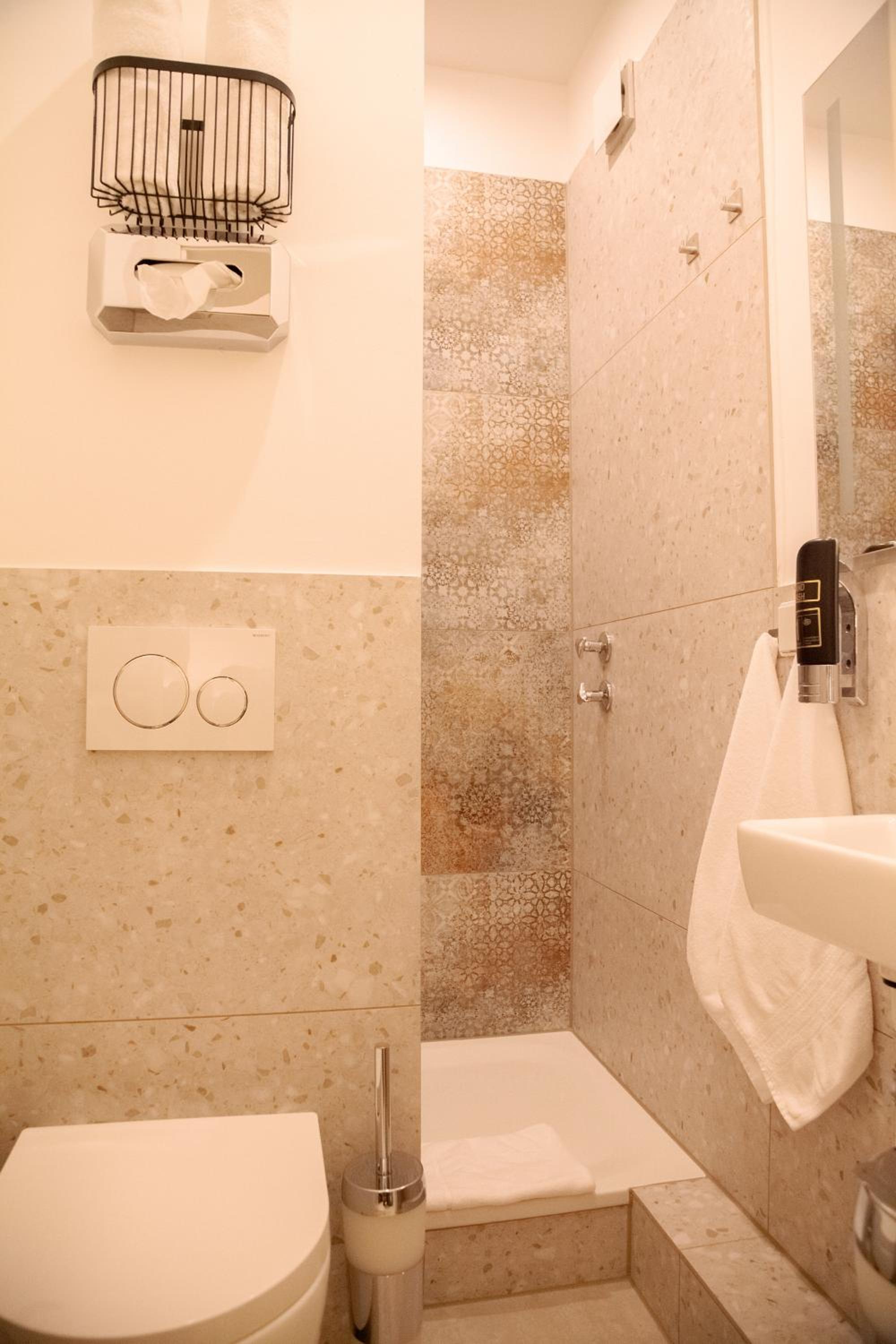 Double Room - Photo 3