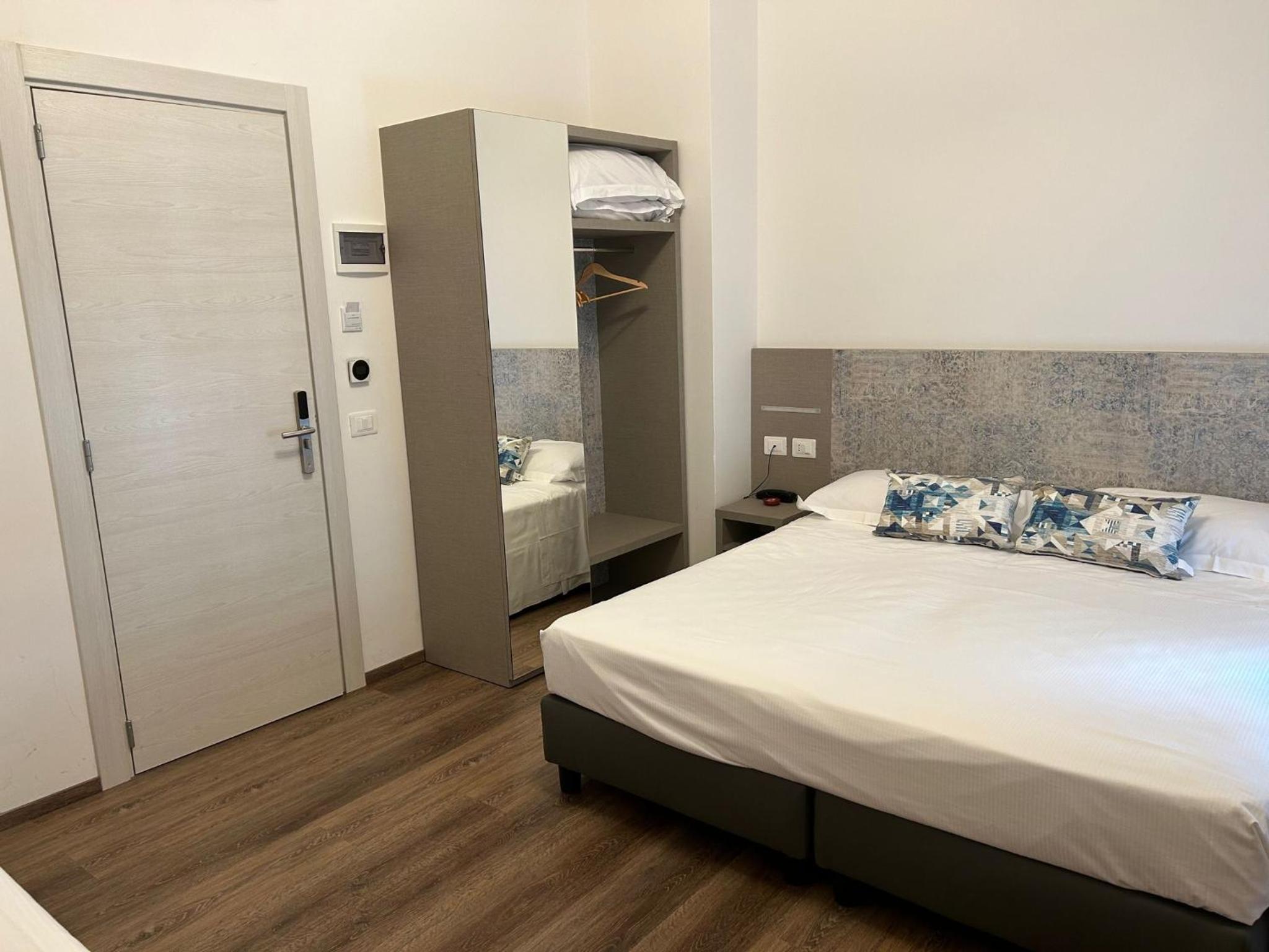 Double or Twin Room - Photo 3