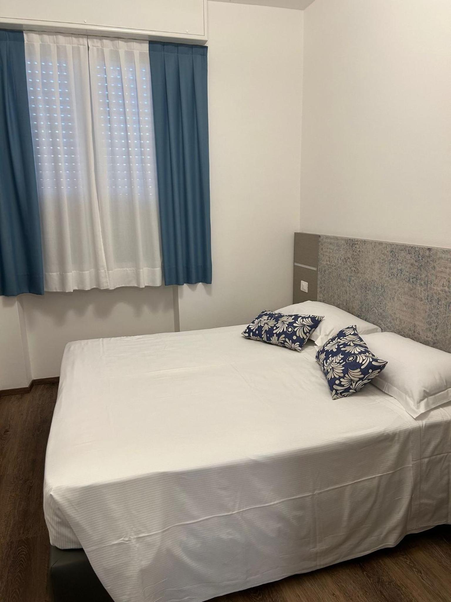 Double or Twin Room - Photo 4